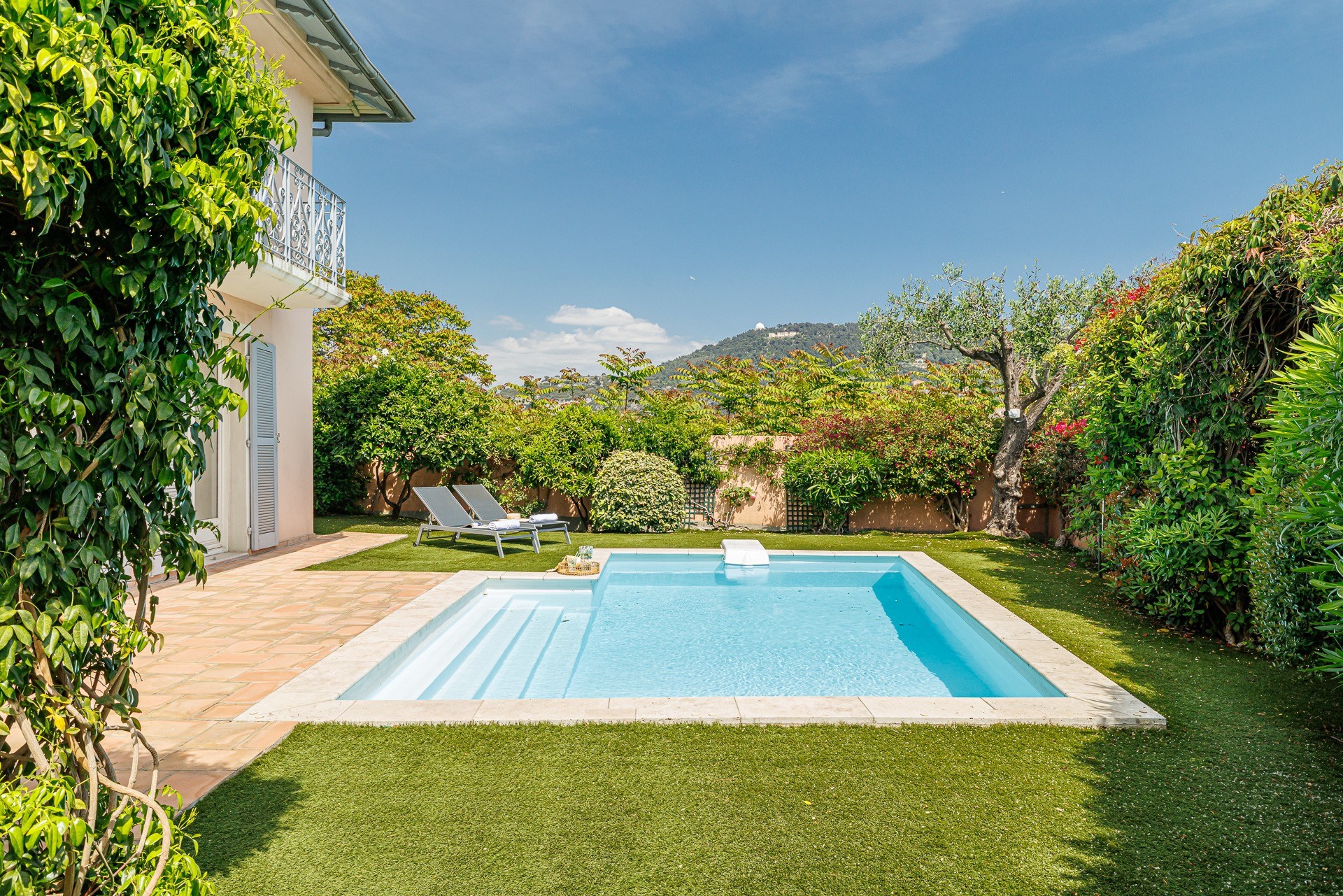  Nice Cimiez property with main house, 9 rental units, pool and large garage inv… - 物件實景