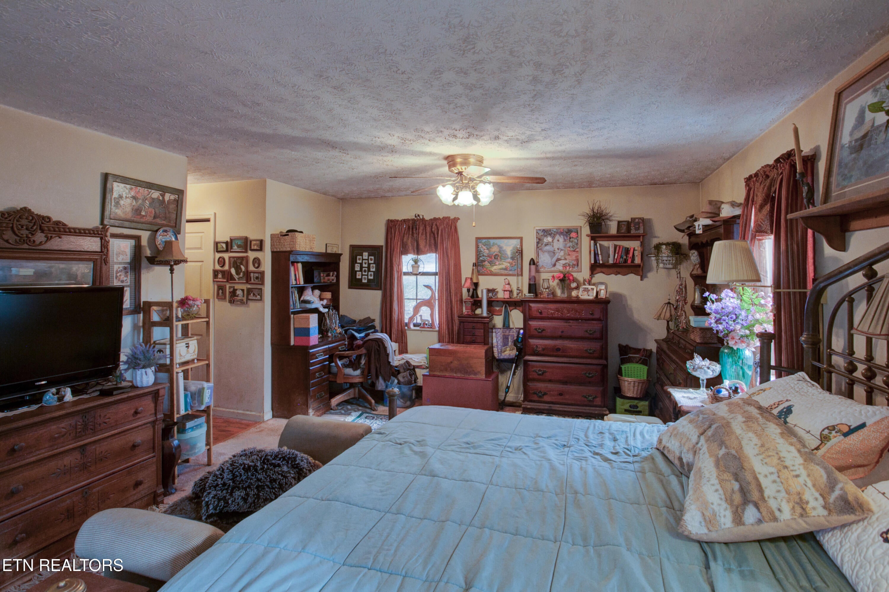 Maryville, Tennessee, 37801, United States, 3 Bedrooms Bedrooms, ,4 BathroomsBathrooms,Residential,For Sale,1994360