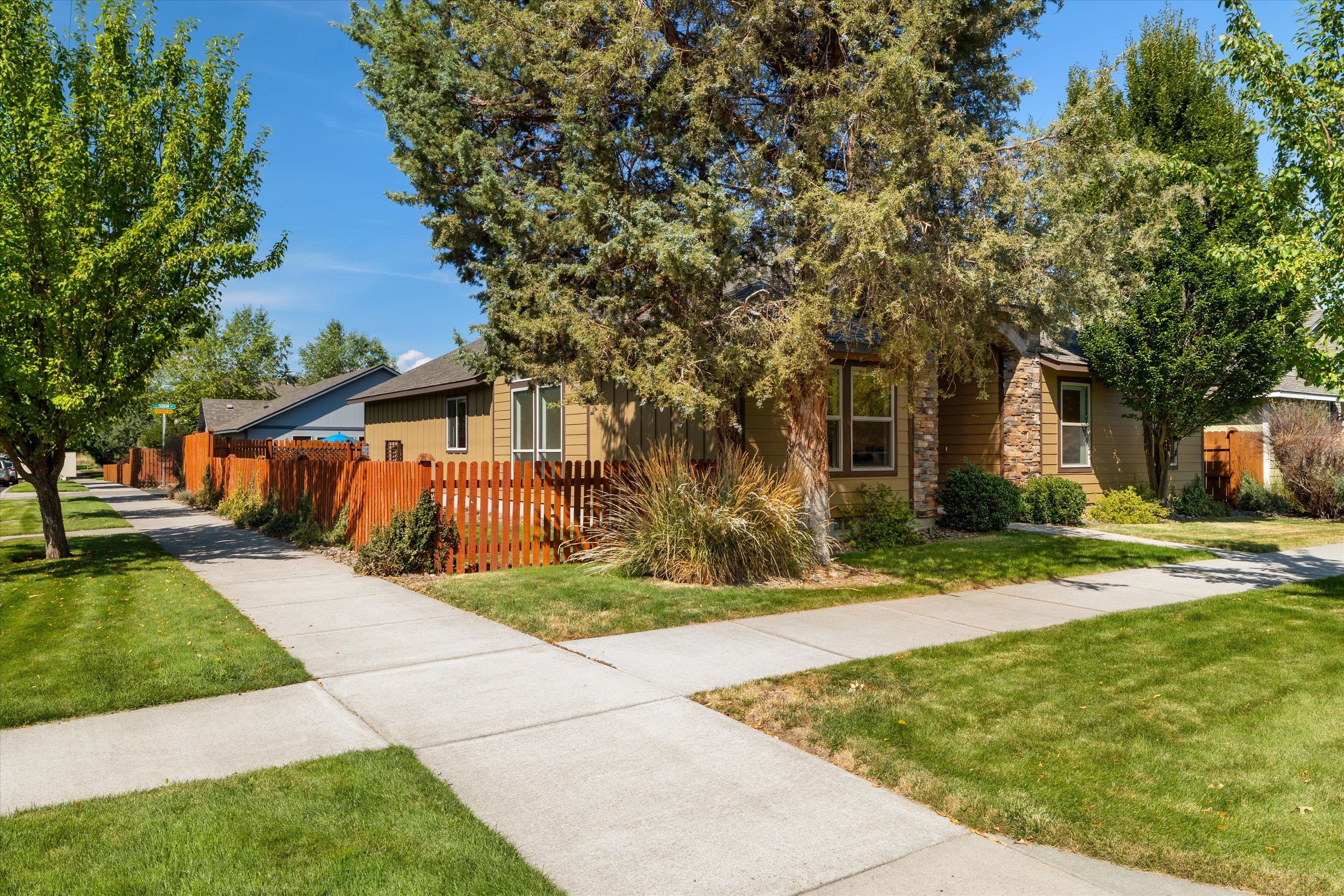 Bend, Oregon, 97702, United States, 3 Bedrooms Bedrooms, ,2 BathroomsBathrooms,Residential,For Sale,1941729