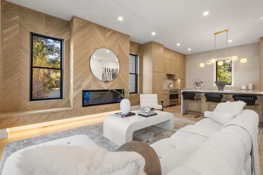 Newton, Massachusetts, 02458, United States, 4 Bedrooms Bedrooms, ,4 BathroomsBathrooms,Residential,For Sale,1991702