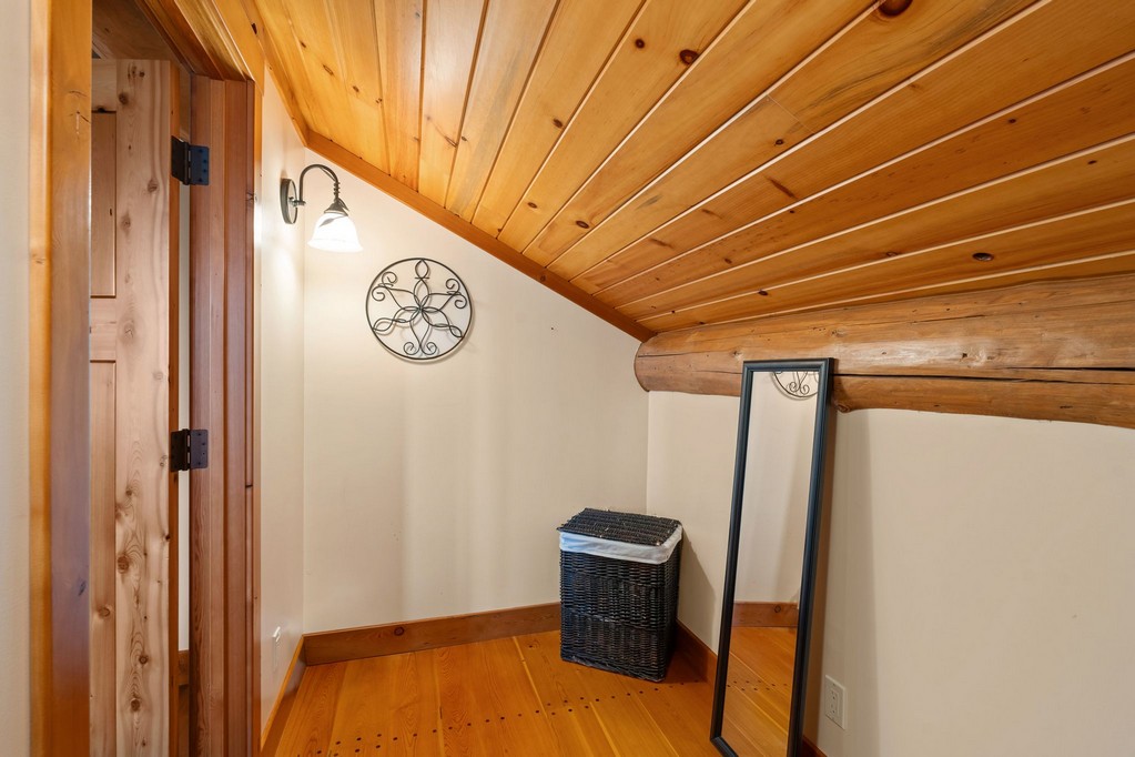 Bonners Ferry, Idaho, 83805, United States, 3 Bedrooms Bedrooms, ,4 BathroomsBathrooms,Residential,For Sale,1984473