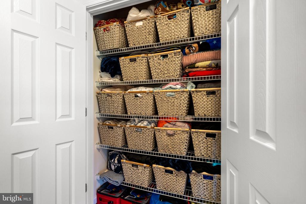 Broadlands, Virginia, 20148, United States, 5 Bedrooms Bedrooms, ,5 BathroomsBathrooms,Residential,For Sale,1977540