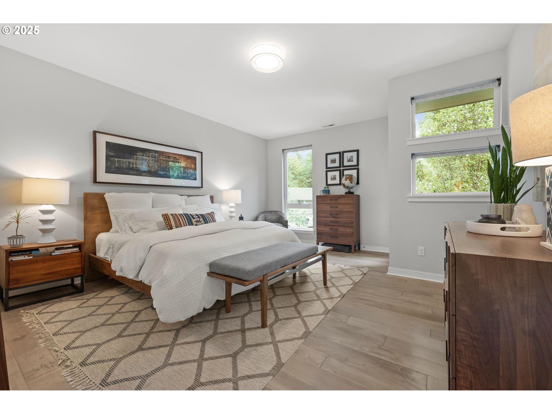 Portland, Oregon, 97211, United States, 3 Bedrooms Bedrooms, ,2 BathroomsBathrooms,Residential,For Sale,1926283