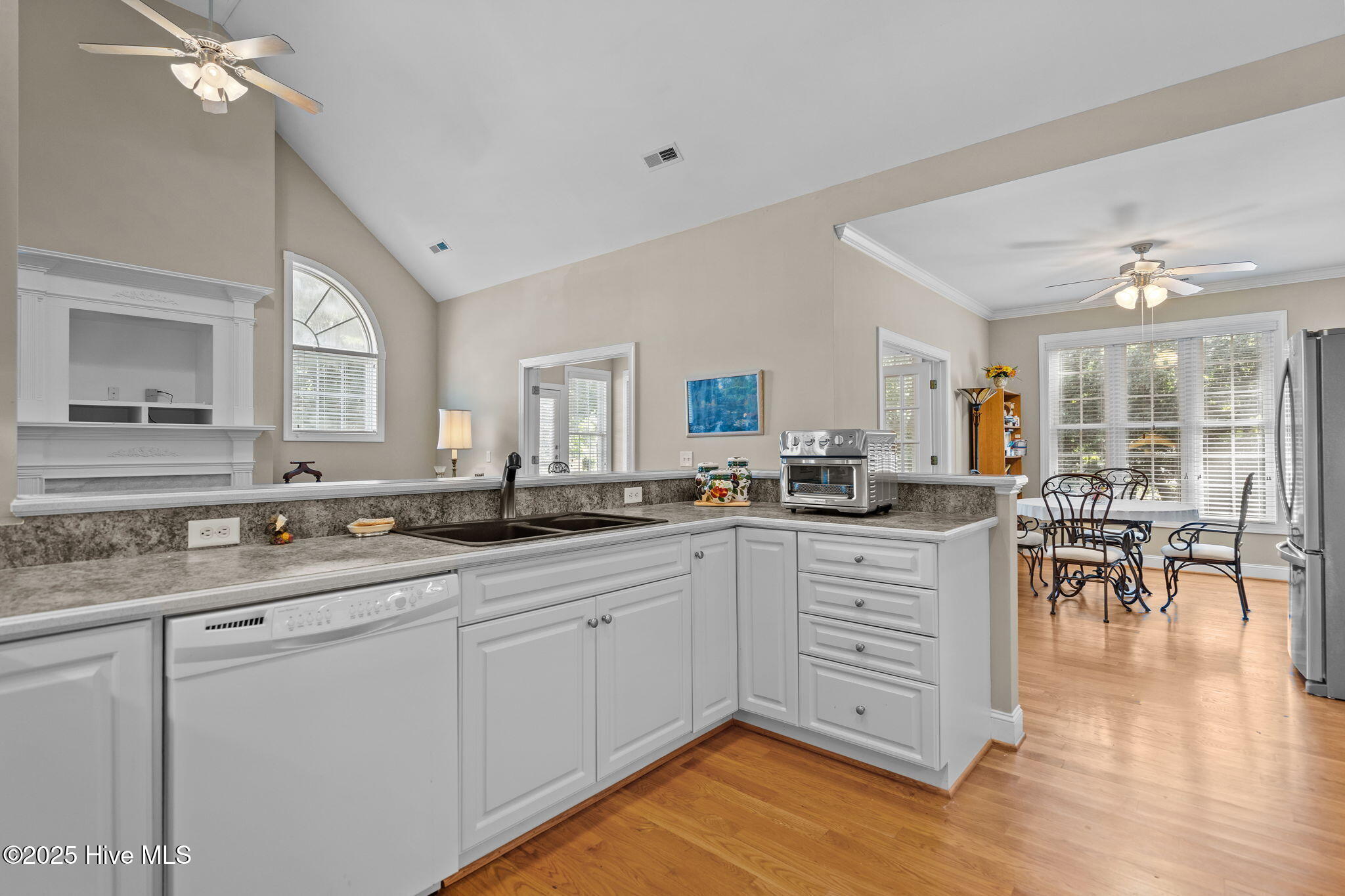 Wilmington, North Carolina, 28409, United States, 2 Bedrooms Bedrooms, ,2 BathroomsBathrooms,Residential,For Sale,1982803