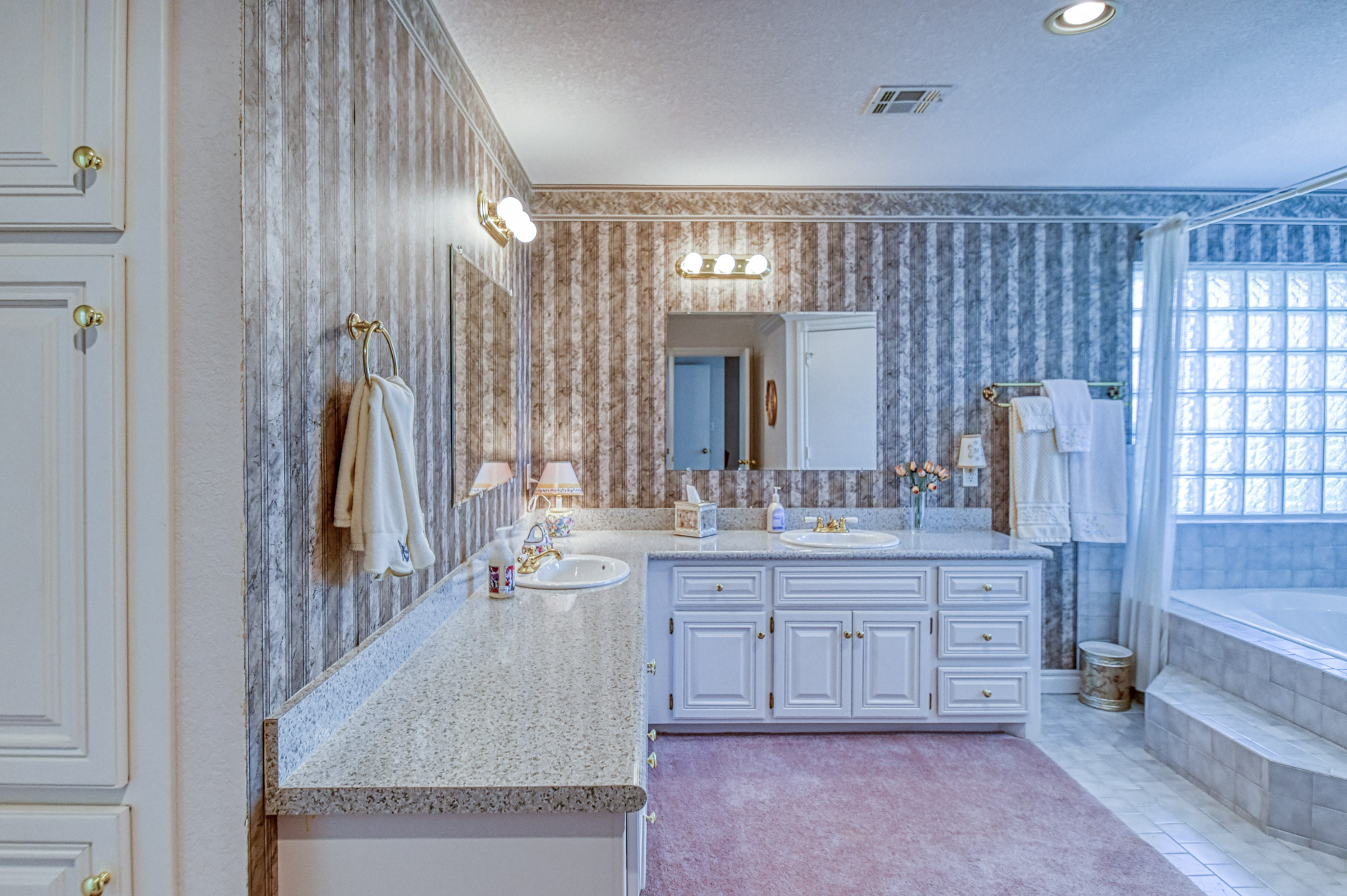 Norman, Oklahoma, 73072, United States, 4 Bedrooms Bedrooms, ,3 BathroomsBathrooms,Residential,For Sale,1967974