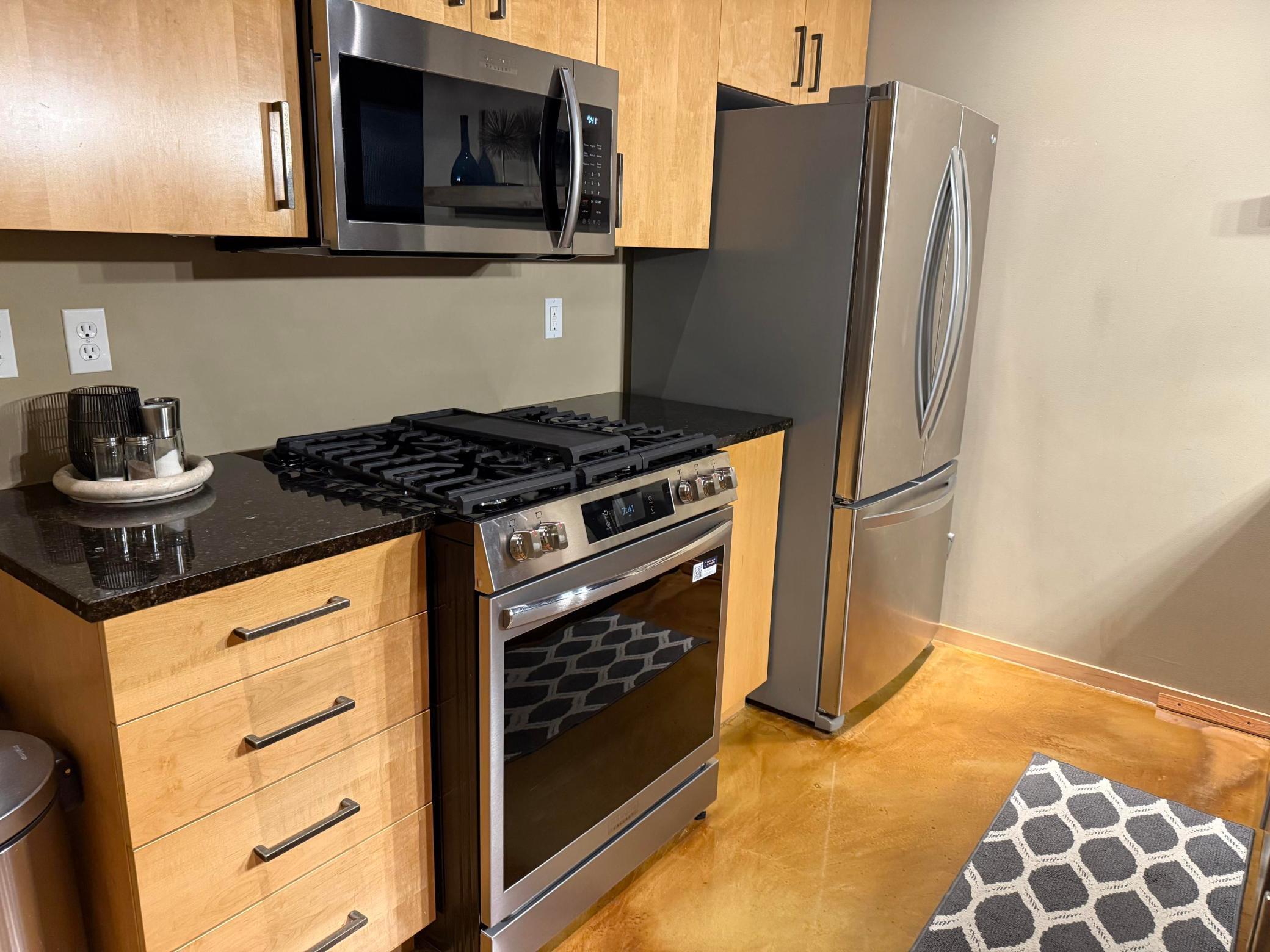 Saint Paul, Minnesota, 55101, United States, 2 Bedrooms Bedrooms, ,1 BathroomBathrooms,Residential,For Sale,1958704