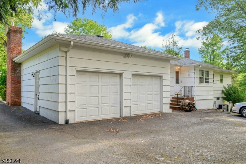 Springfield Twp., New Jersey, 07081, United States, 3 Bedrooms Bedrooms, ,3 BathroomsBathrooms,Residential,For Sale,1924750