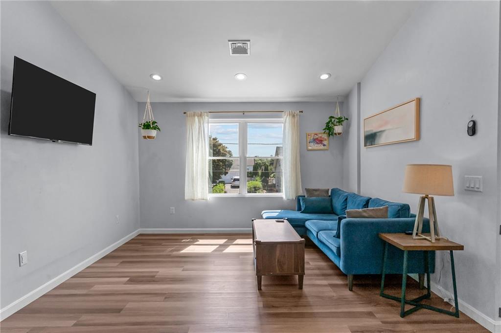 Cranston, Rhode Island, 02910, United States, 3 Bedrooms Bedrooms, ,3 BathroomsBathrooms,Residential,For Sale,1915562