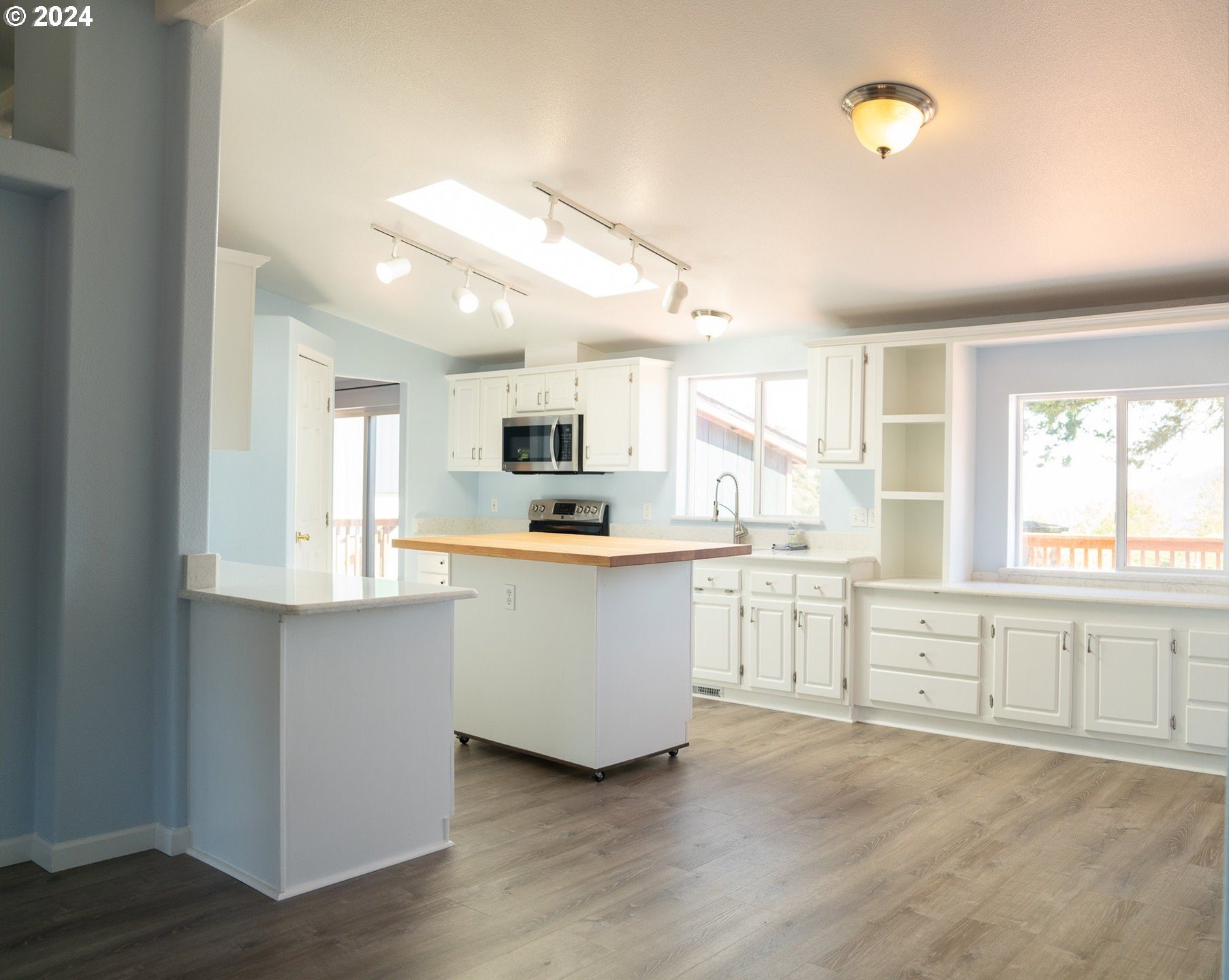 Gold Beach, Oregon, 97444, United States, 3 Bedrooms Bedrooms, ,3 BathroomsBathrooms,Residential,For Sale,1975085