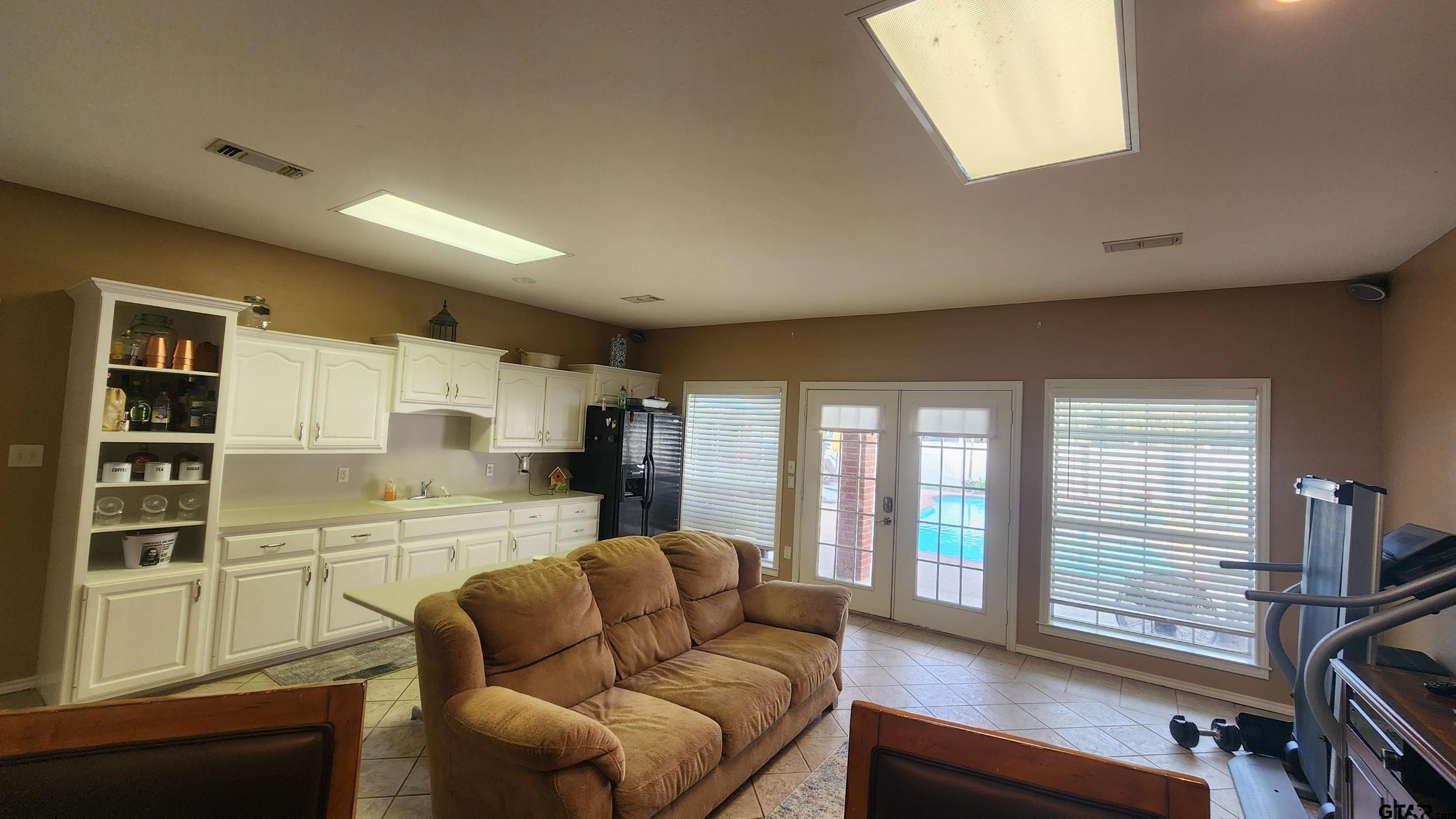 Pittsburg, Texas, 75686, United States, 4 Bedrooms Bedrooms, ,4 BathroomsBathrooms,Residential,For Sale,1880641