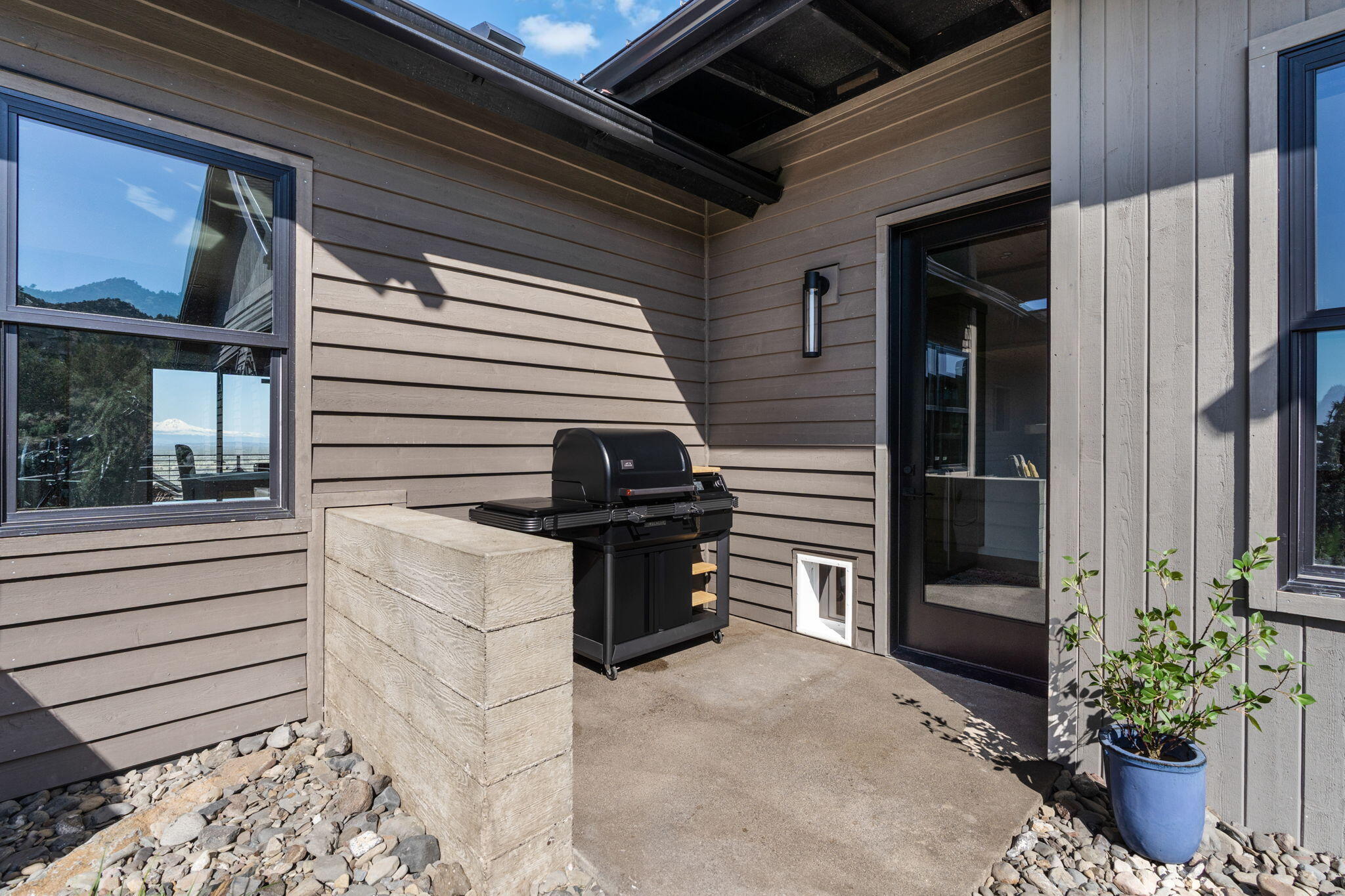 Powell Butte, Oregon, 97753, United States, 4 Bedrooms Bedrooms, ,5 BathroomsBathrooms,Residential,For Sale,1804820