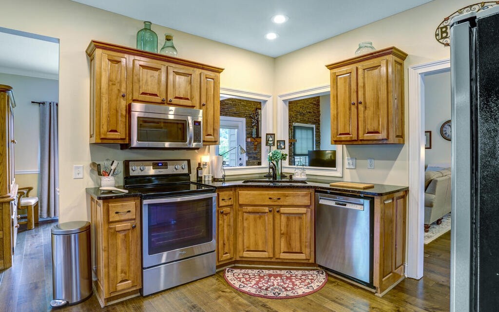 Hayesville, North Carolina, 28904, United States, 4 Bedrooms Bedrooms, ,4 BathroomsBathrooms,Residential,For Sale,1981181