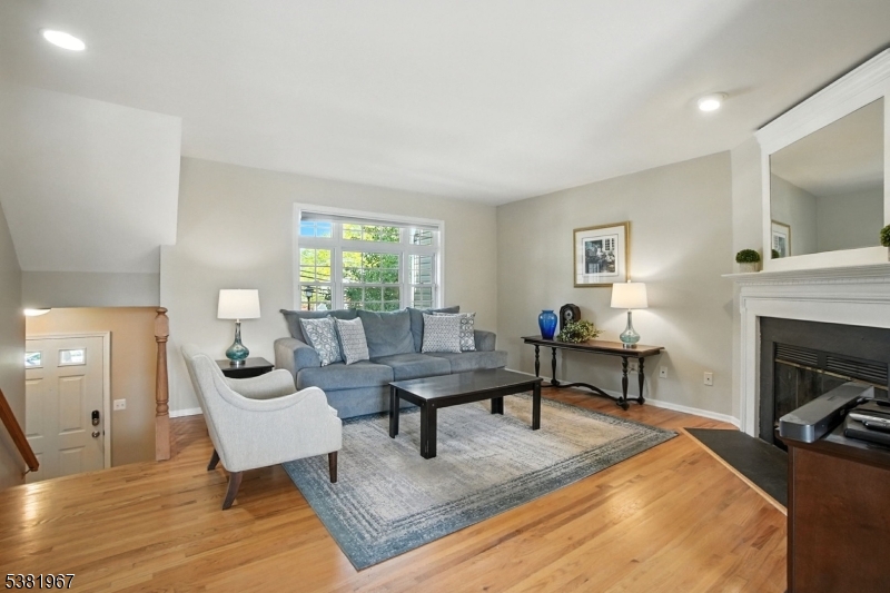 Berkeley Heights Twp., New Jersey, 07922, United States, 2 Bedrooms Bedrooms, ,3 BathroomsBathrooms,Residential,For Sale,1939510