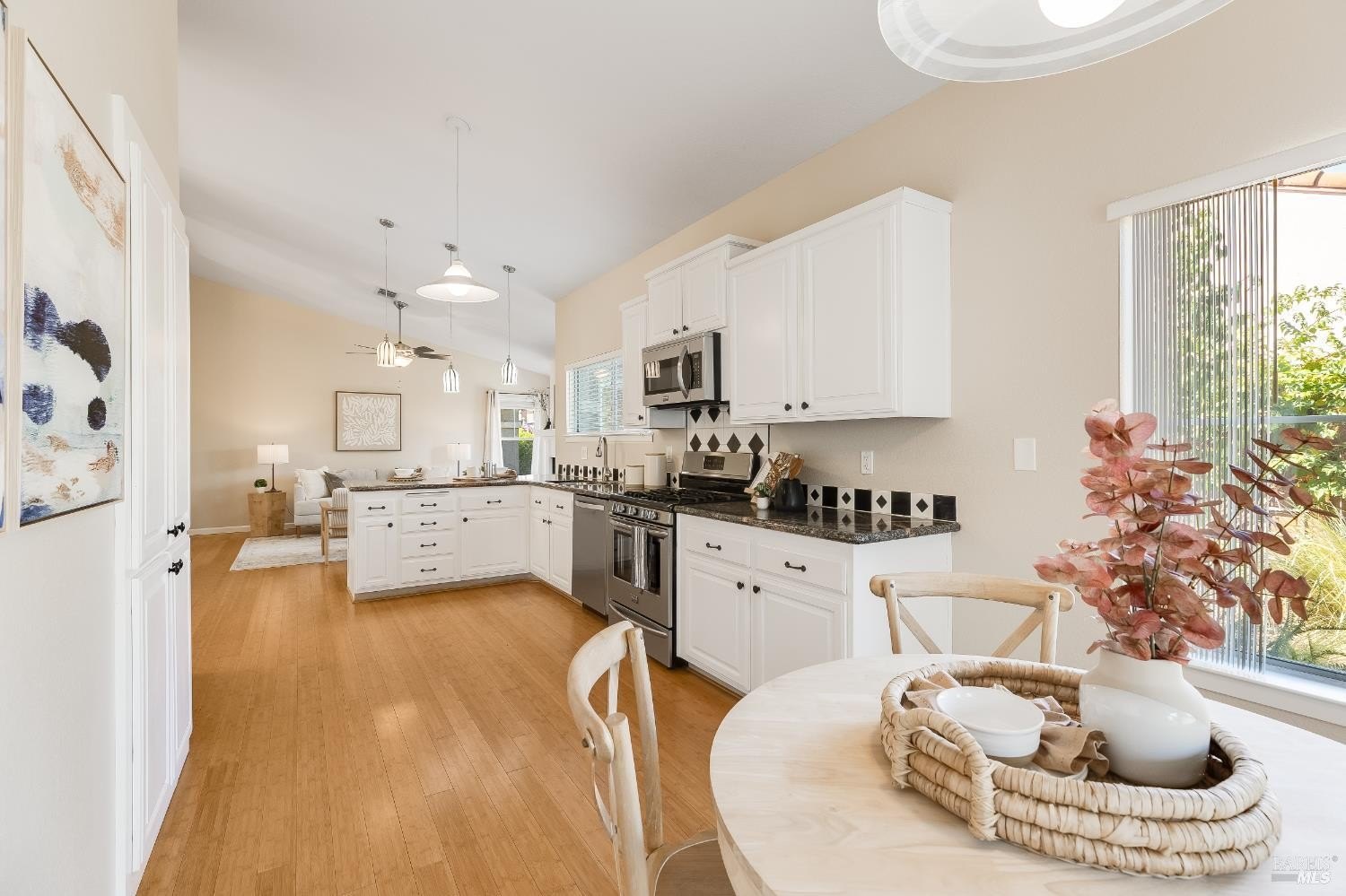 Vacaville, California, 95687, United States, 3 Bedrooms Bedrooms, ,2 BathroomsBathrooms,Residential,For Sale,1932568