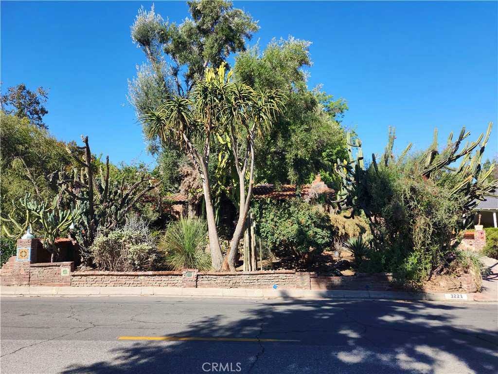 Riverside, California, 92501, United States, 4 Bedrooms Bedrooms, ,2 BathroomsBathrooms,Residential,For Sale,1966223