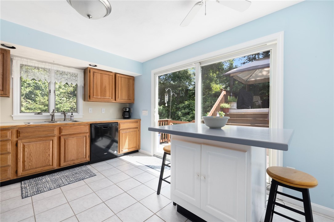 North Kingstown, Rhode Island, 02874, United States, 3 Bedrooms Bedrooms, ,2 BathroomsBathrooms,Residential,For Sale,1906008