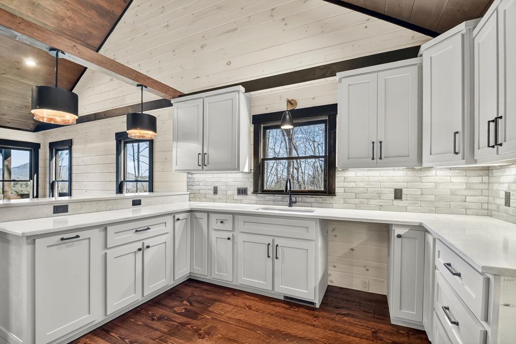 Mineral Bluff, Georgia, 30559, United States, 4 Bedrooms Bedrooms, ,4 BathroomsBathrooms,Residential,For Sale,2010498