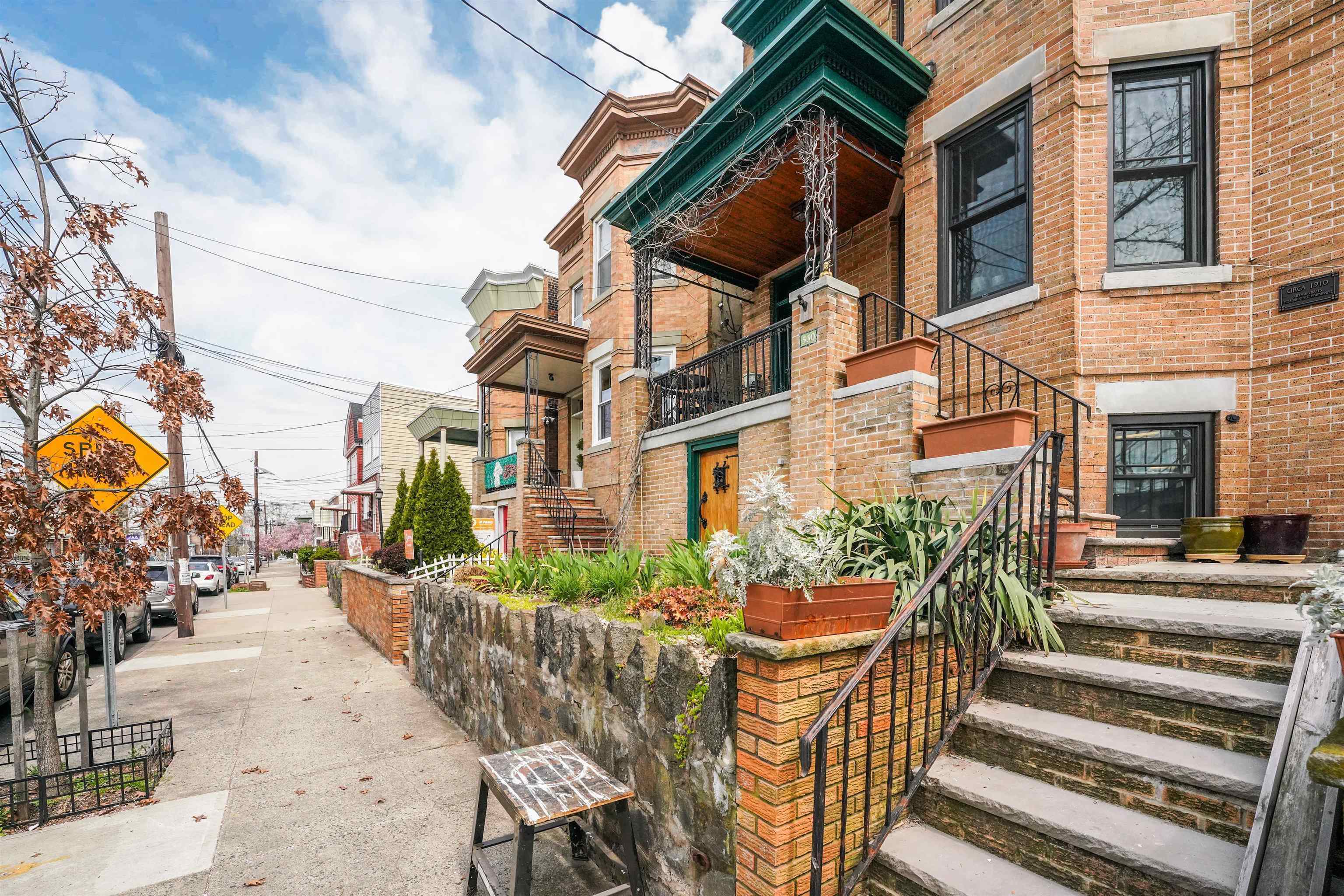 Jersey City, New Jersey, 07307, United States, 5 Bedrooms Bedrooms, ,2 BathroomsBathrooms,Residential,For Sale,1988239