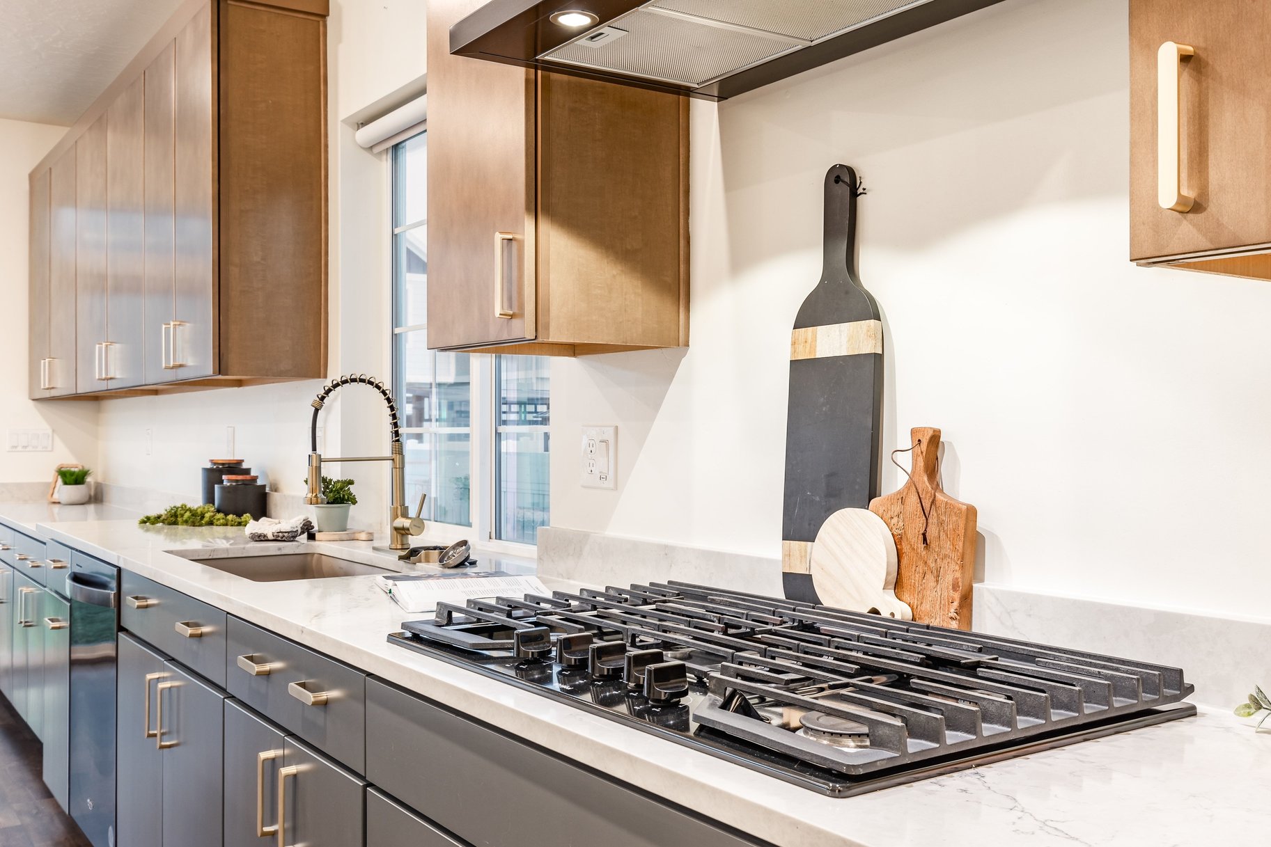  Fresh, Bright & Beautiful 2-Story Home - 物件實景