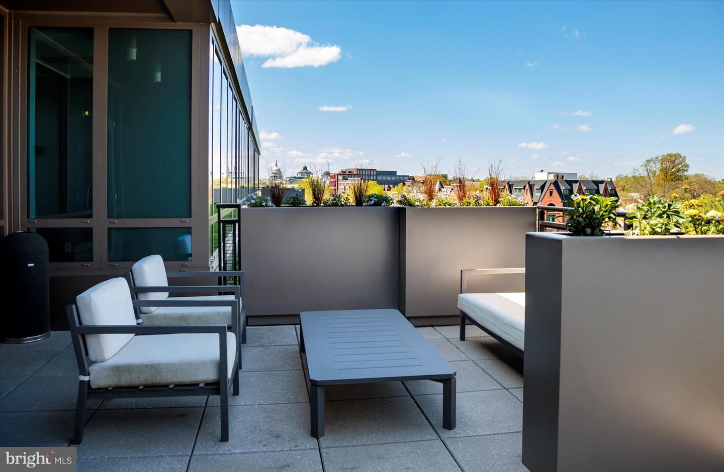 Washington, District of Columbia, 20003, United States, 1 Bedroom Bedrooms, ,2 BathroomsBathrooms,Residential,For Sale,1766672