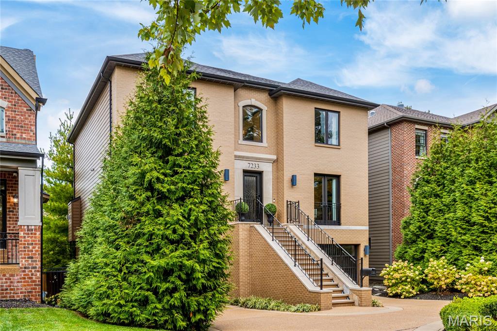 University City, Missouri, 63105, United States, 4 Bedrooms Bedrooms, ,5 BathroomsBathrooms,Residential,For Sale,1989585