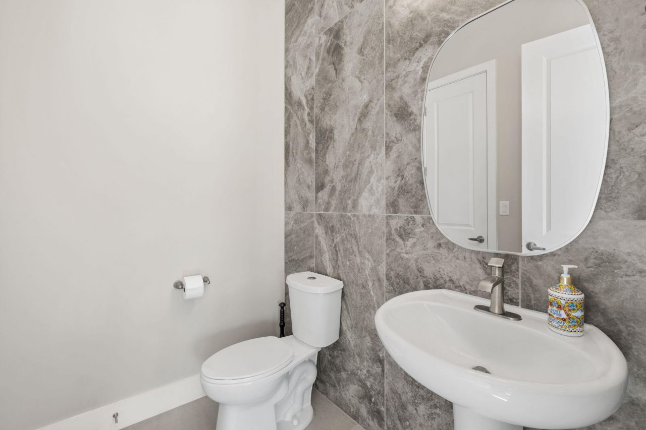 Albuquerque, New Mexico, 87120, United States, 5 Bedrooms Bedrooms, ,5 BathroomsBathrooms,Residential,For Sale,1940027