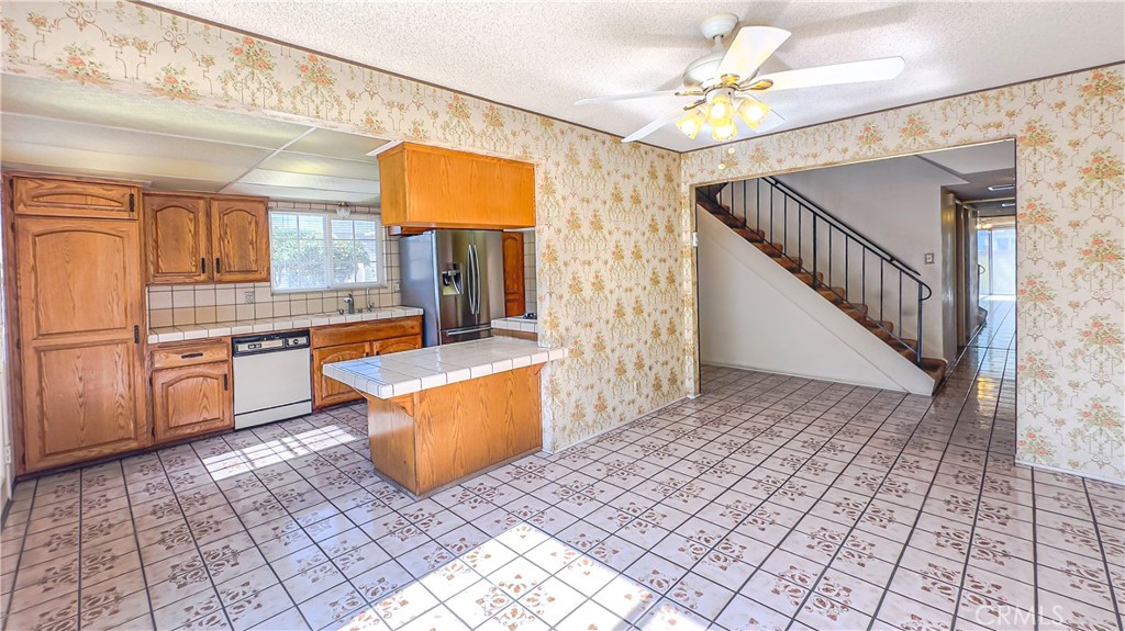 Carson, California, 90745, United States, 4 Bedrooms Bedrooms, ,2 BathroomsBathrooms,Residential,For Sale,1900835