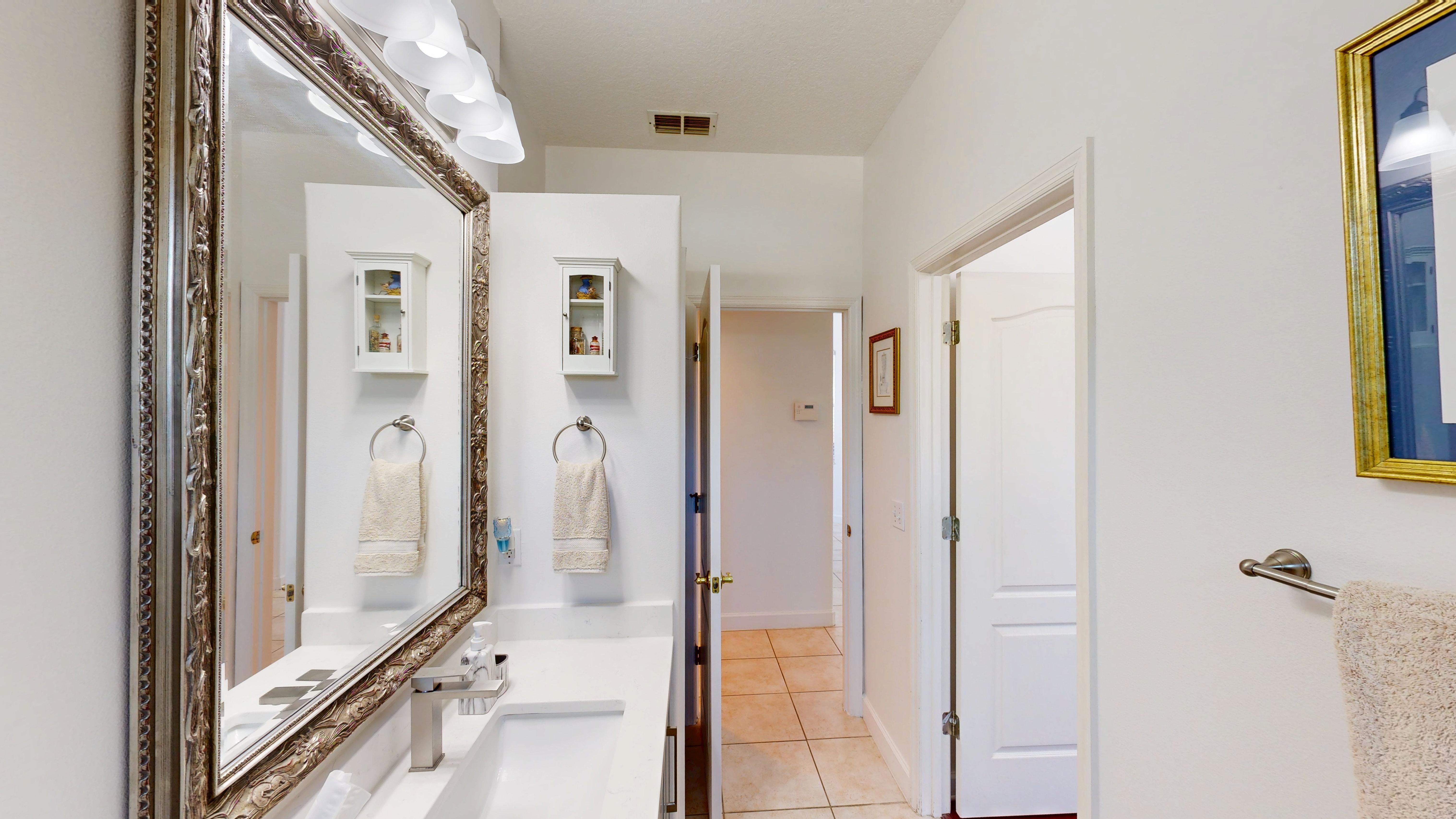 Oakland, Florida, 34760, United States, 4 Bedrooms Bedrooms, ,3 BathroomsBathrooms,Residential,For Sale,1828727