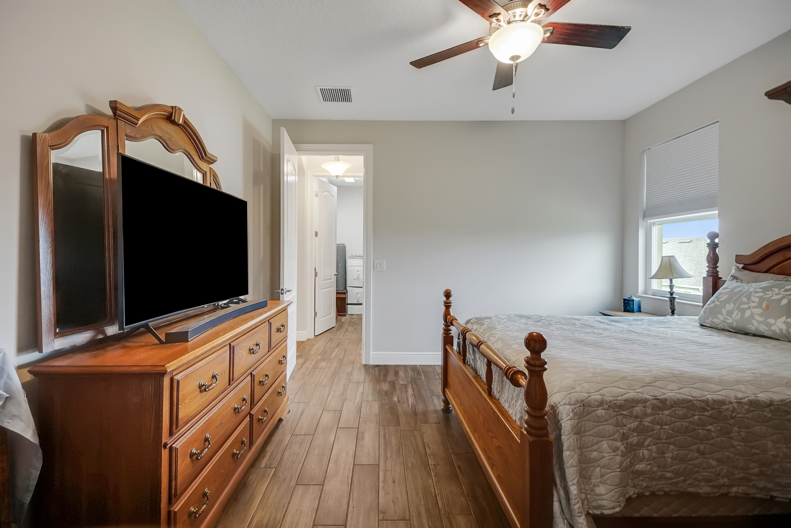 Lady Lake, Florida, 32159, United States, 4 Bedrooms Bedrooms, ,3 BathroomsBathrooms,Residential,For Sale,1945025