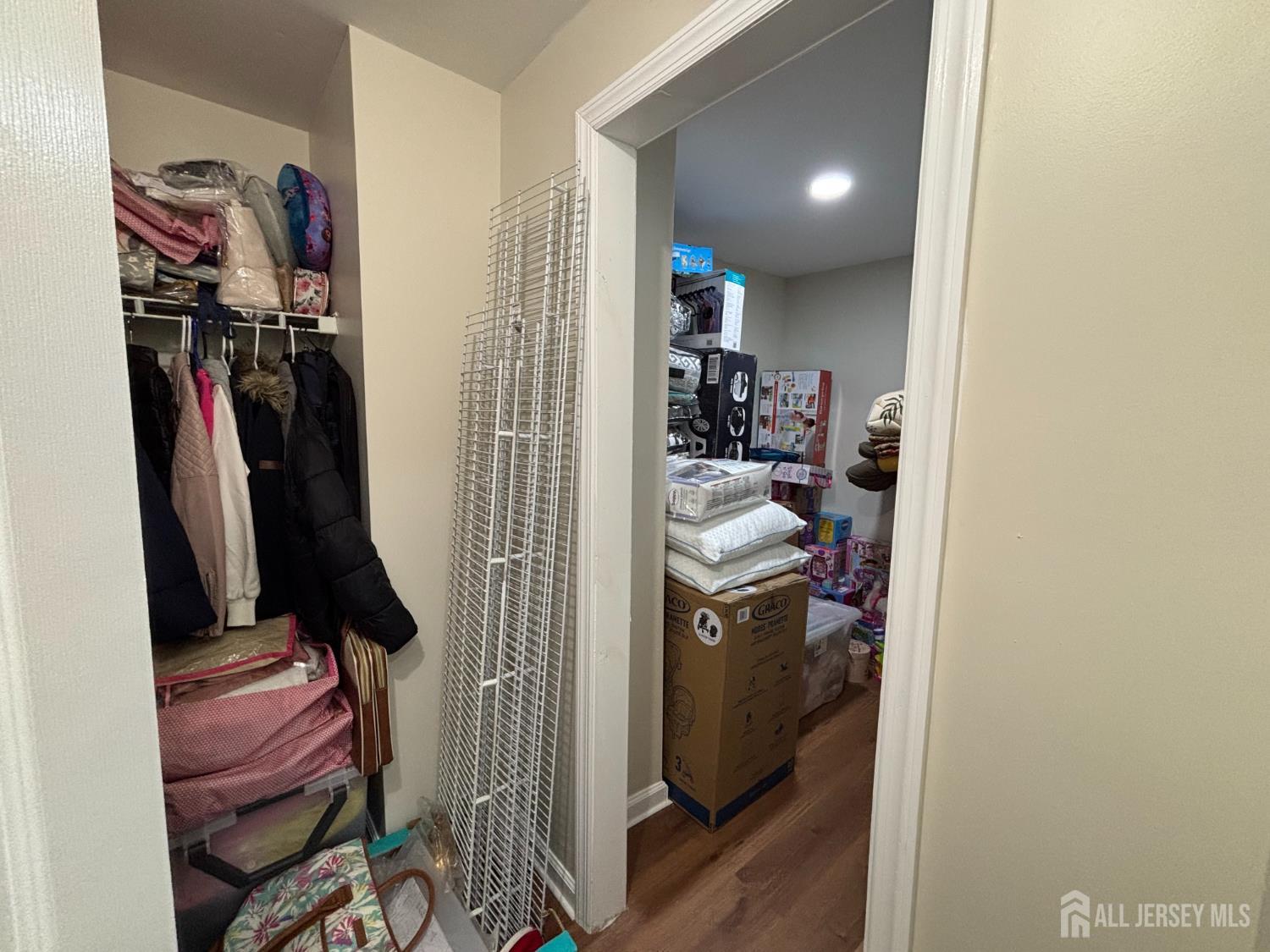 North Brunswick, New Jersey, 08902, United States, 3 Bedrooms Bedrooms, ,3 BathroomsBathrooms,Residential,For Sale,2048487