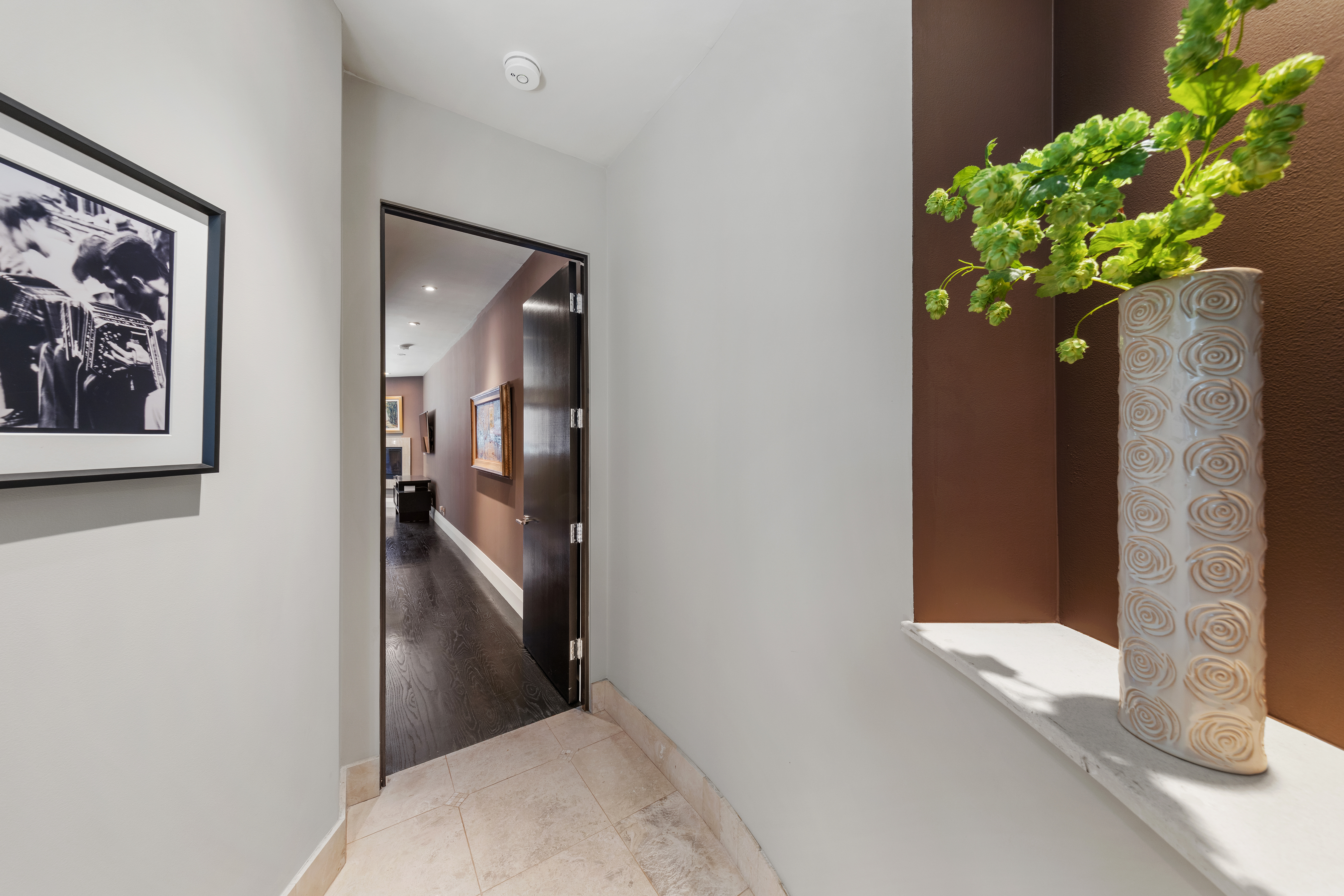  Spectacular Renovated SOMA Home with Rare Museum-Like 7-Car Garage - 物件實景