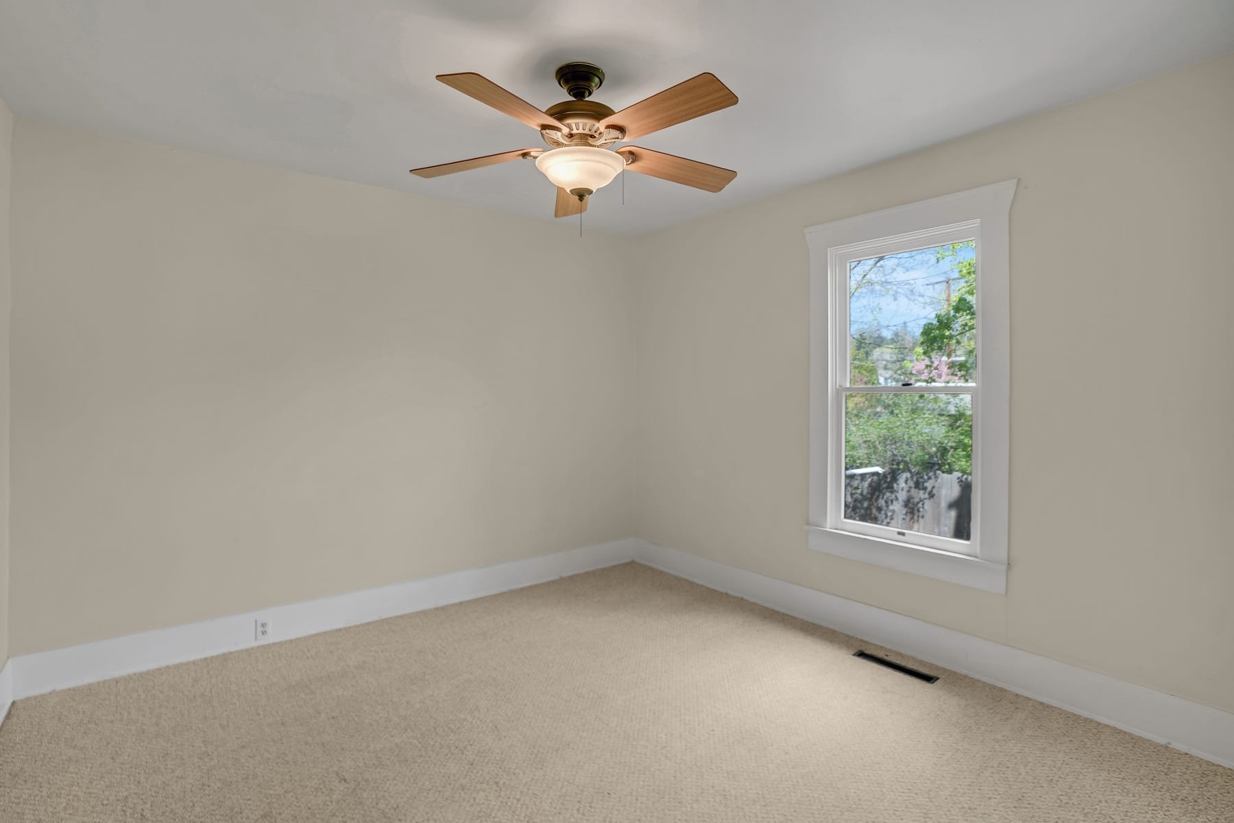  1605 NW 1st Street Bend, OR 97703 - 物件實景