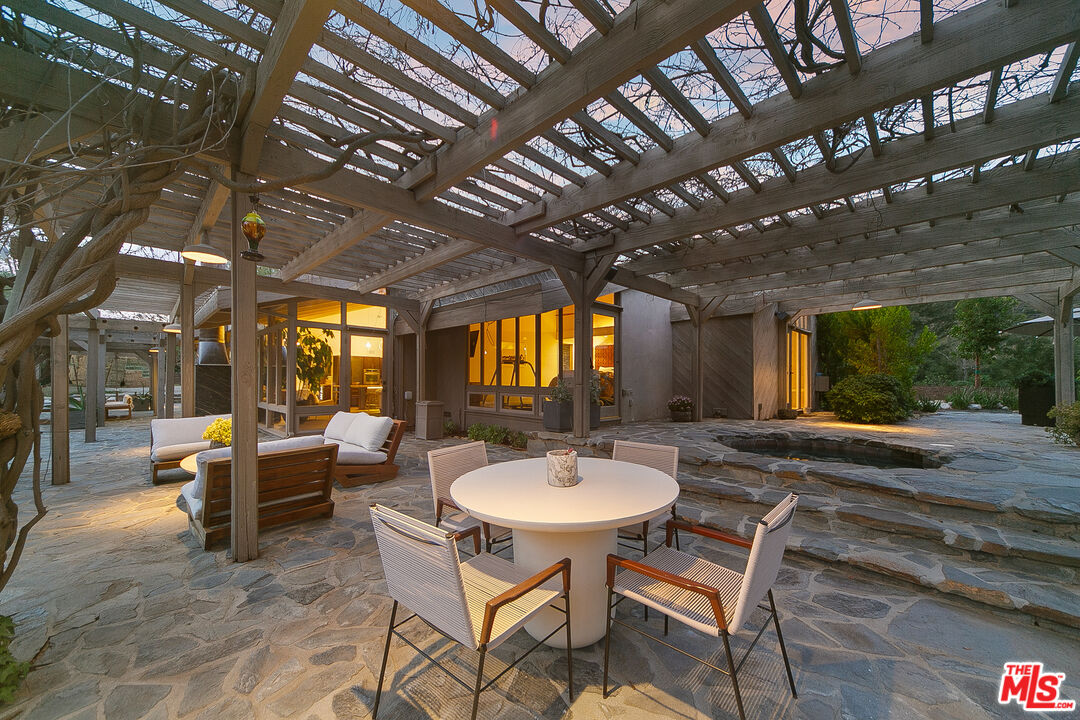 Calabasas, California, 91302, United States, 3 Bedrooms Bedrooms, ,2 BathroomsBathrooms,Residential,For Sale,1723181