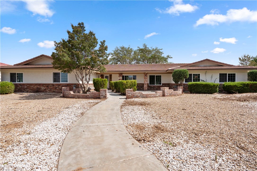 Kingman, Arizona, 86409, United States, 5 Bedrooms Bedrooms, ,1 BathroomBathrooms,Residential,For Sale,1891377