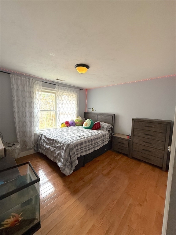 Middleton, Massachusetts, 01949, United States, 4 Bedrooms Bedrooms, ,4 BathroomsBathrooms,Residential,For Sale,1990788