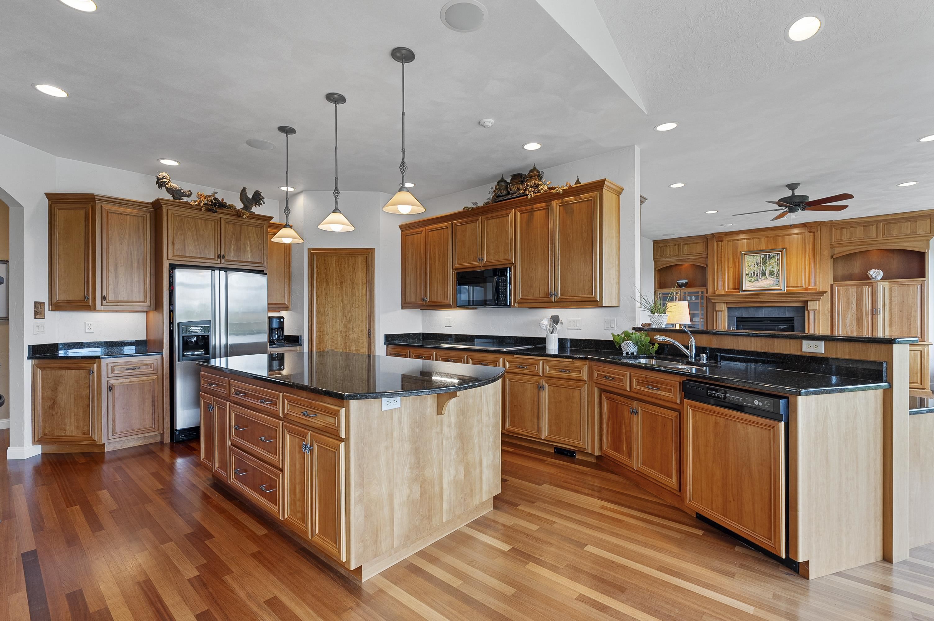 NEENAH, Wisconsin, 54956, United States, 3 Bedrooms Bedrooms, ,3 BathroomsBathrooms,Residential,For Sale,1927222