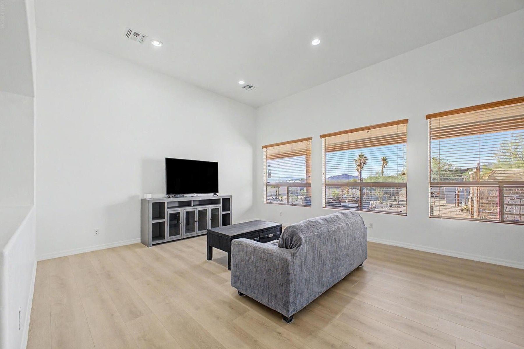  1120 E Circle Mountain Road  New River, AZ - 物件實景