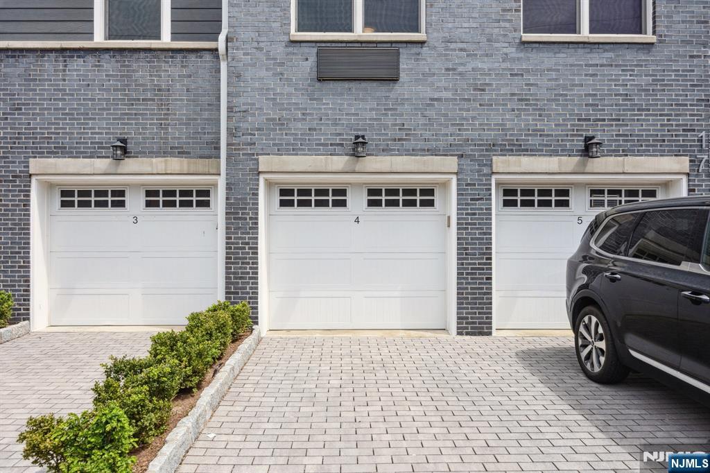Fort Lee, New Jersey, 07024, United States, 3 Bedrooms Bedrooms, ,3 BathroomsBathrooms,Residential,For Sale,1932356
