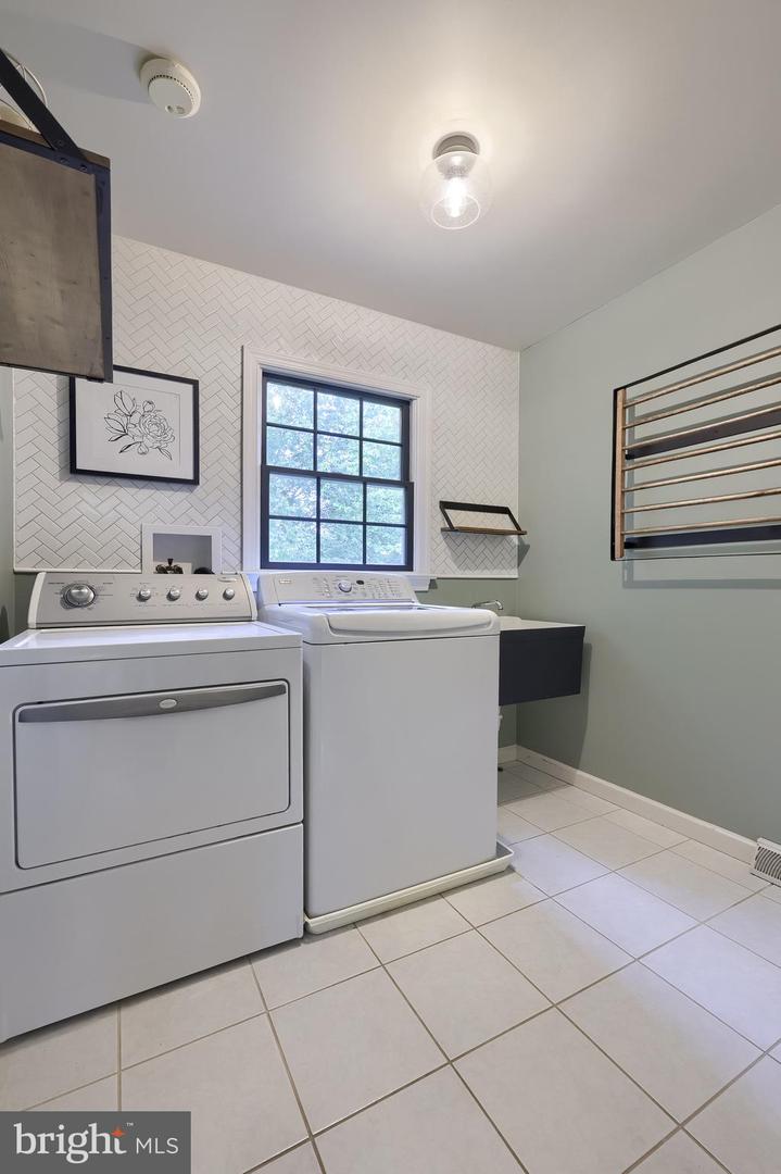 Lancaster, Pennsylvania, 17603, United States, 3 Bedrooms Bedrooms, ,3 BathroomsBathrooms,Residential,For Sale,1964719