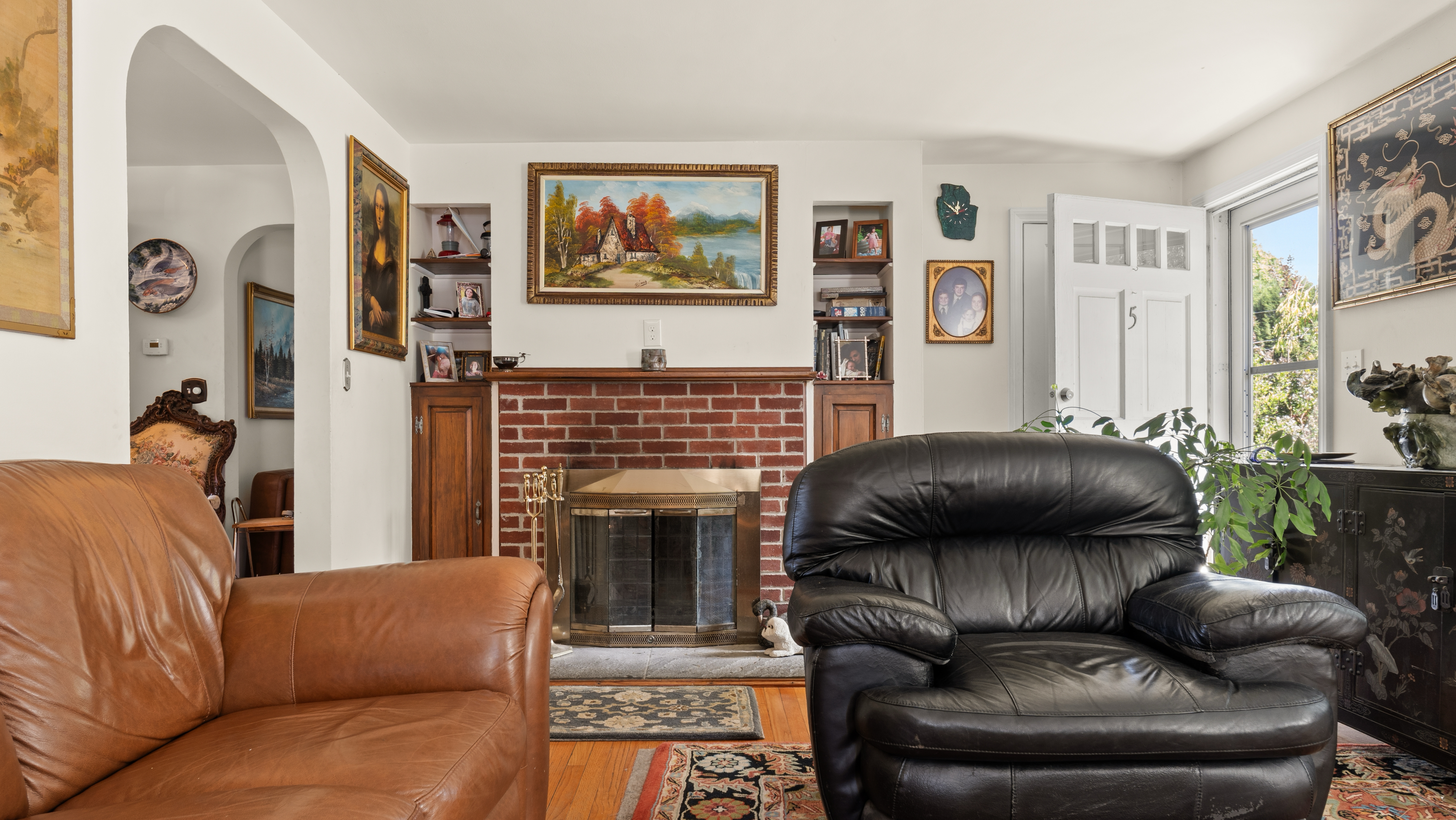  CHARMING IN-TOWN CAPE ON SPACIOUS LOT WITH INGROUND POOL - 物件實景
