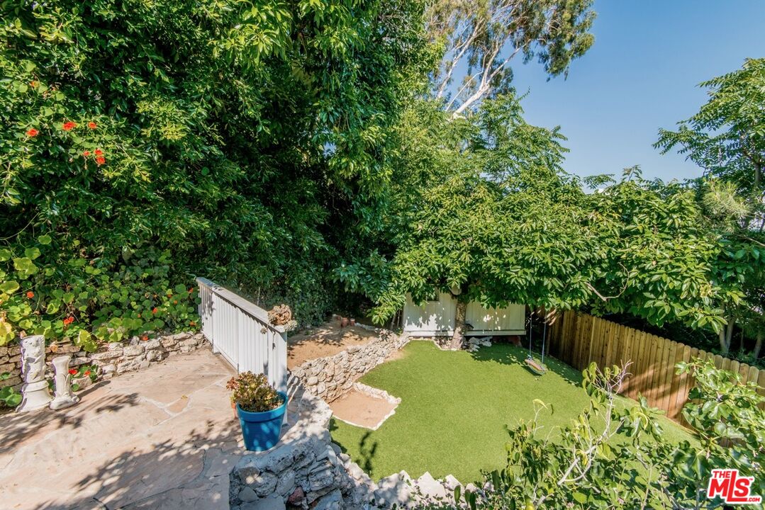 West Hollywood, California, 90069, United States, 3 Bedrooms Bedrooms, ,2 BathroomsBathrooms,Residential,For Sale,2002247