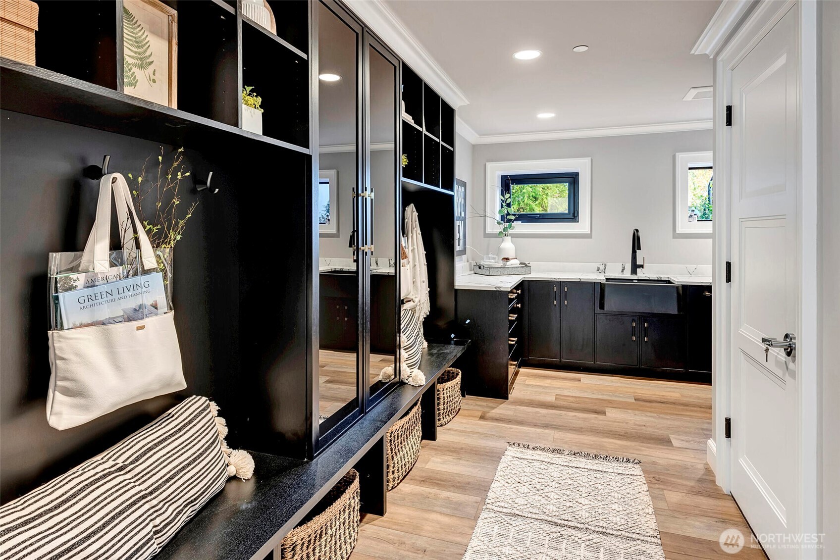 Medina, Washington, 98039, United States, 5 Bedrooms Bedrooms, ,6 BathroomsBathrooms,Residential,For Sale,1897136