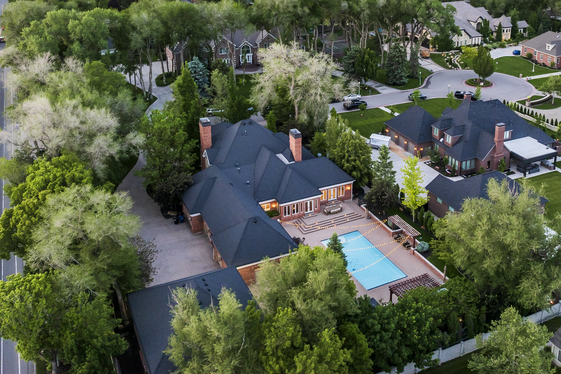  Gated West Jordan 2 Story Estate with 10 Car Garage and Swimming Pool - 物件實景