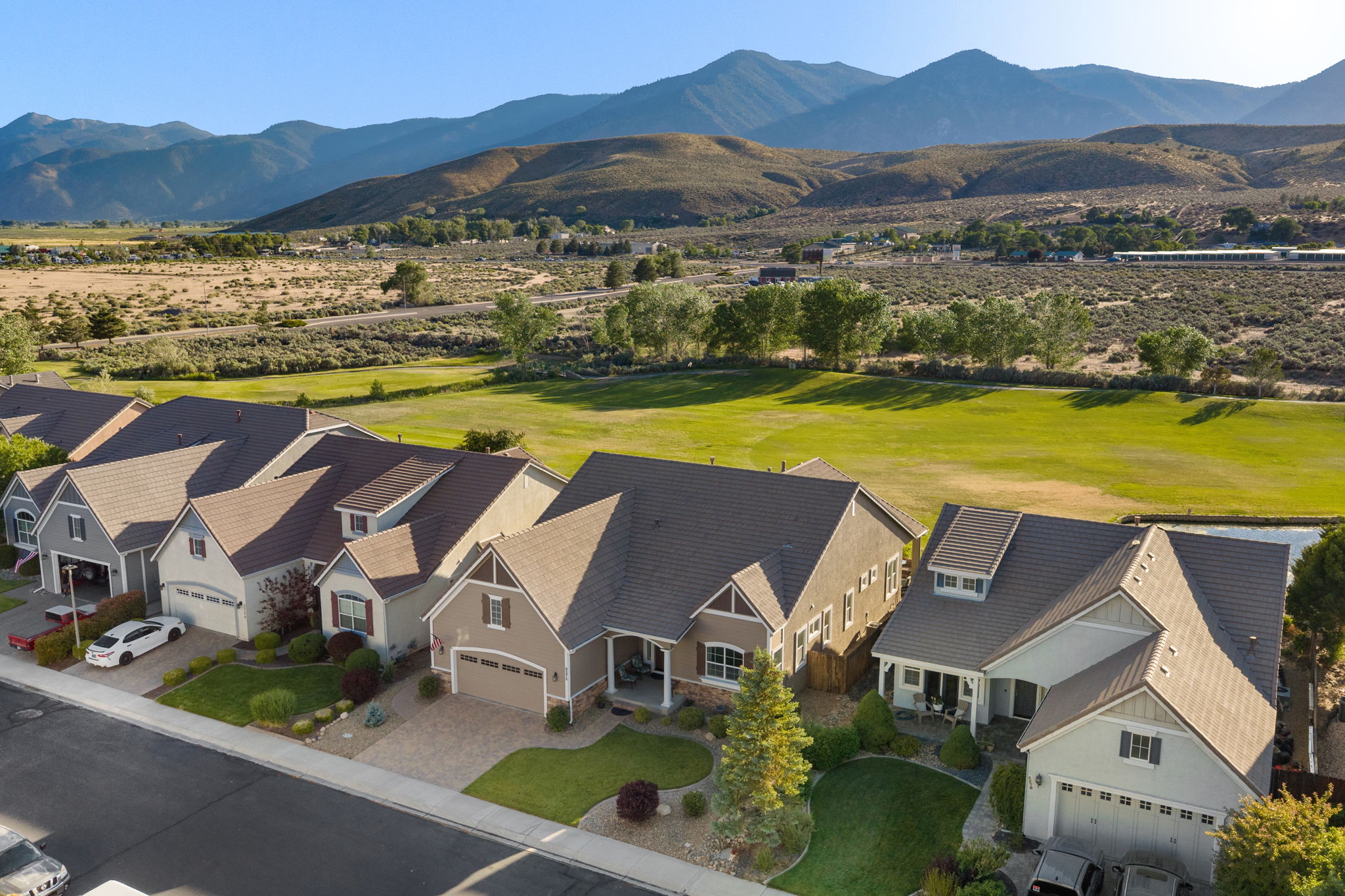  Refined Minden Living with Designer Touches and Captivating Mountain Views - 物件實景