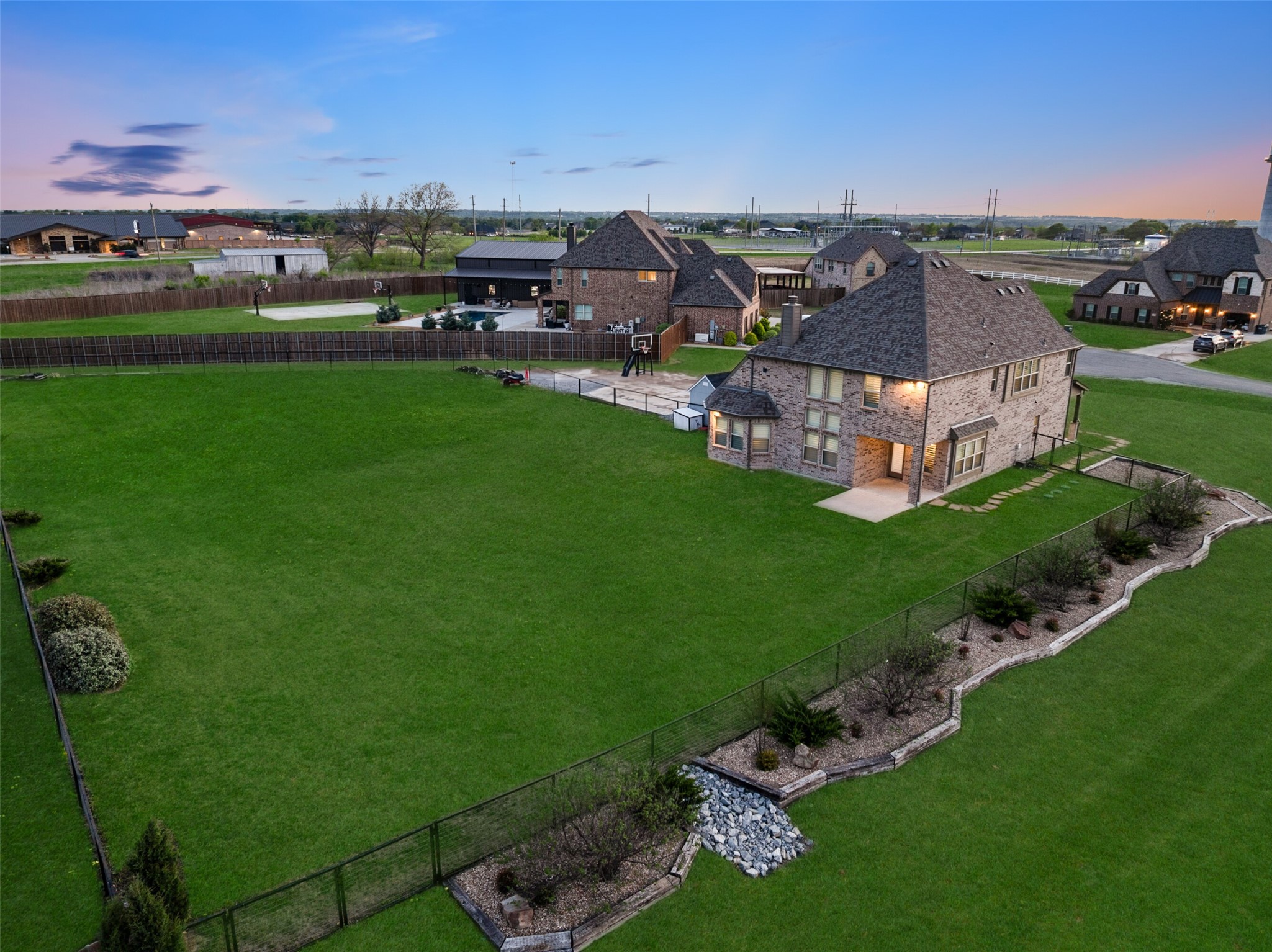 Van Alstyne, Texas, 75495, United States, 4 Bedrooms Bedrooms, ,4 BathroomsBathrooms,Residential,For Sale,1874431