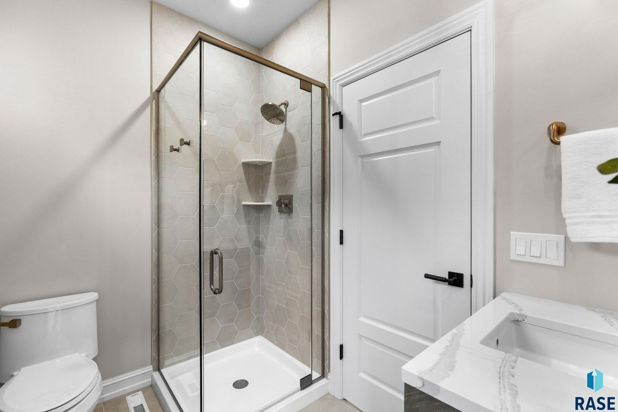 Sioux Falls, South Dakota, 57106, United States, 3 Bedrooms Bedrooms, ,2 BathroomsBathrooms,Residential,For Sale,1986319