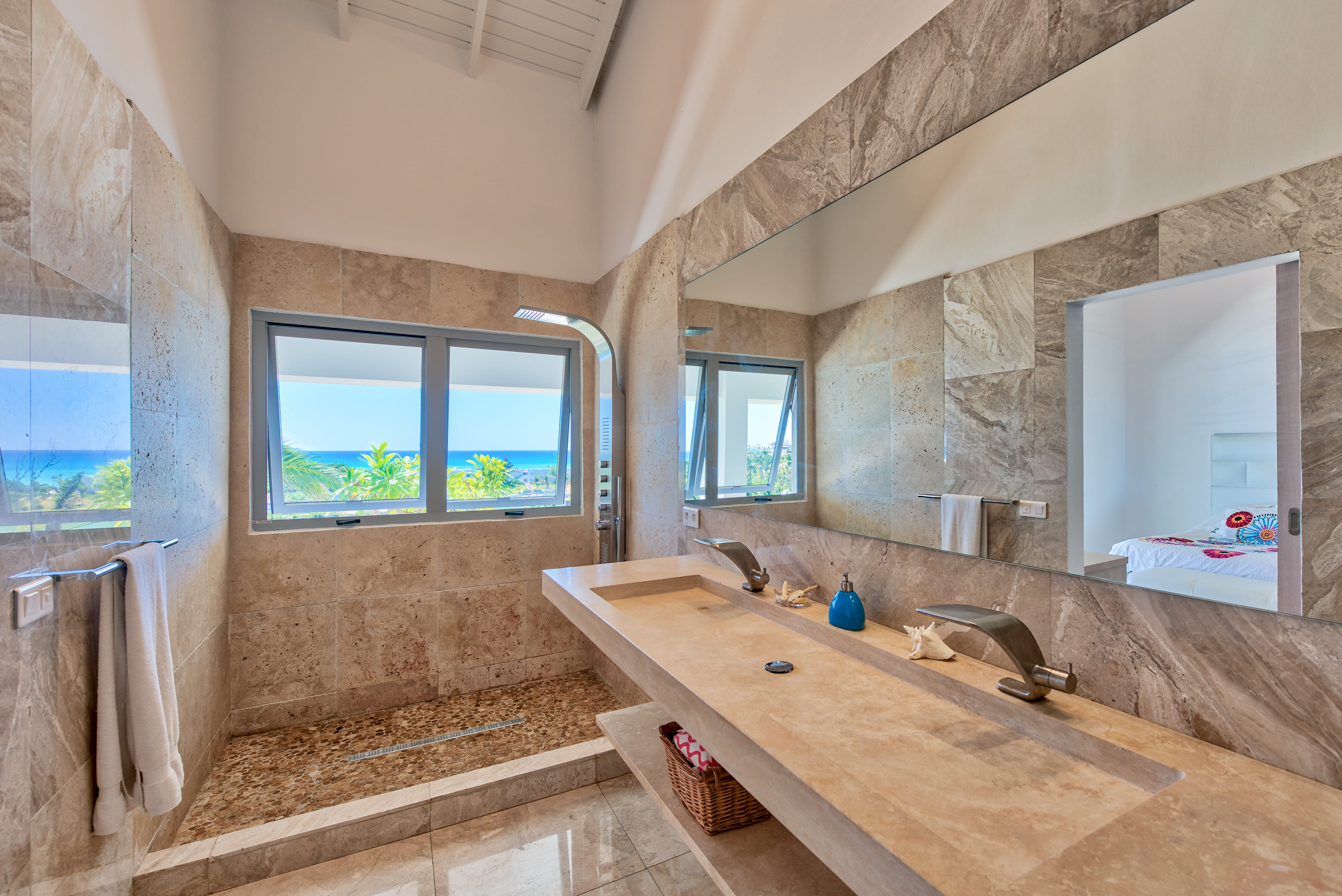  5 Bedroom Terres Basses Estate - 物件實景