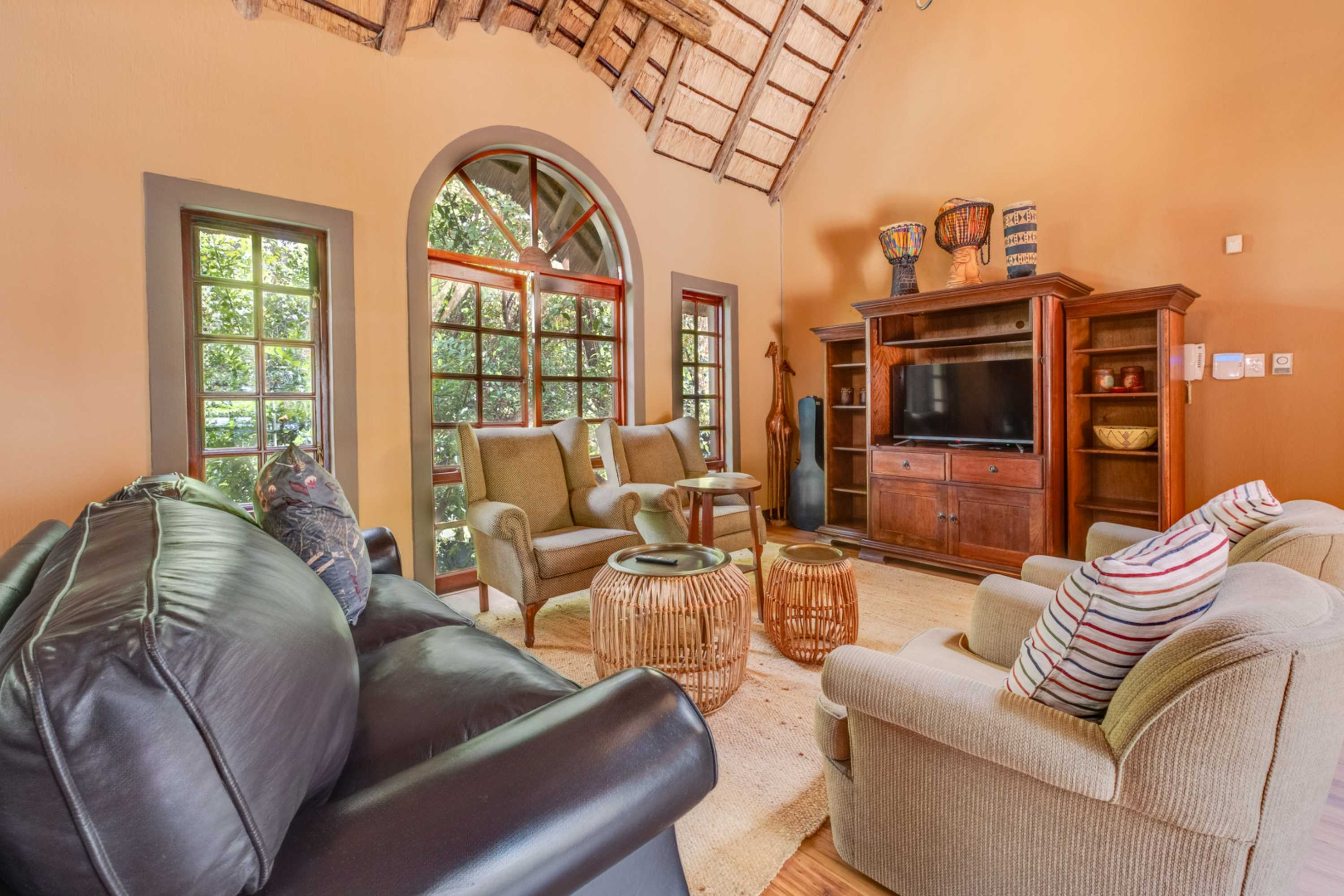  Modern Thatched Family Home For The Executive Buyer - 物件實景