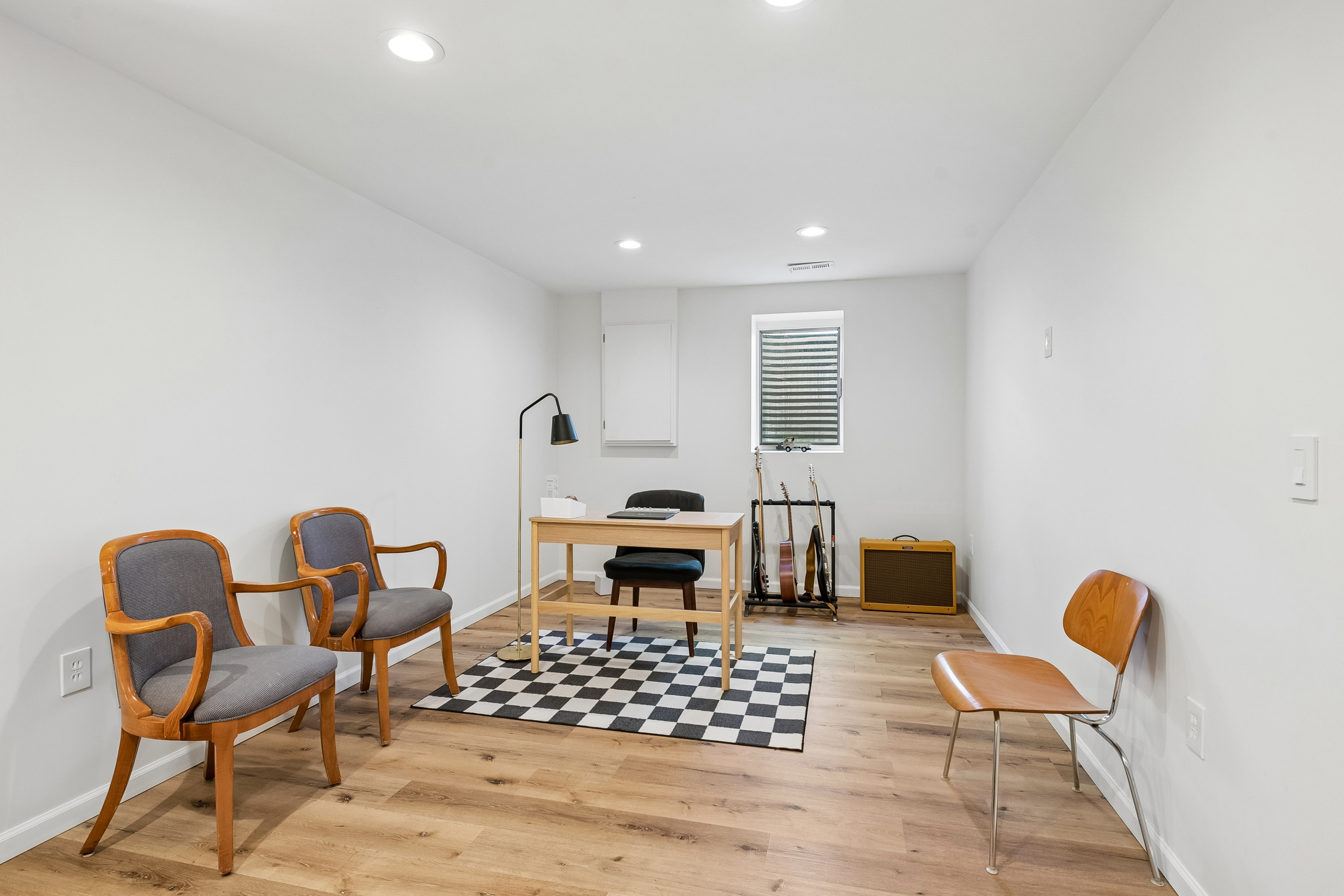  Sunlit Rambler Retreat with Exceptional Outdoor Possibilities - 物件實景
