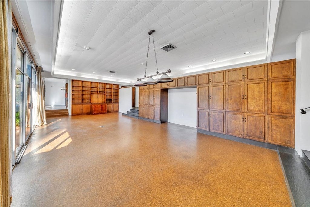 Cordele, Georgia, 31015, United States, 3 Bedrooms Bedrooms, ,5 BathroomsBathrooms,Residential,For Sale,1977947